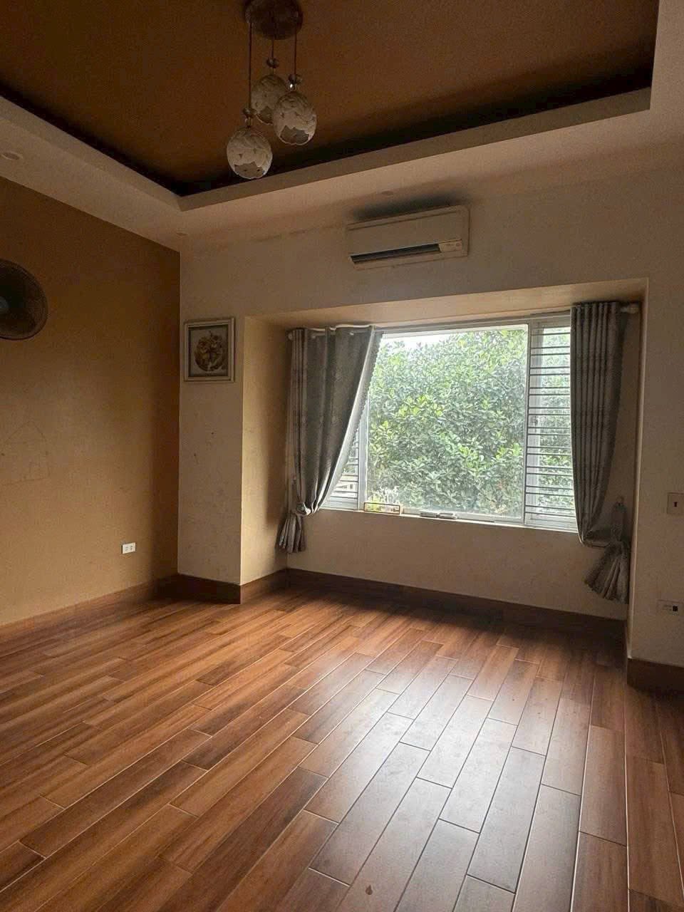 Cho thuê căn biệt thự mini 2 tầng mặt phố khu Hải Tân, TP Hải Dương, 128m2, 4 ngủ, sân cổng, giá tố