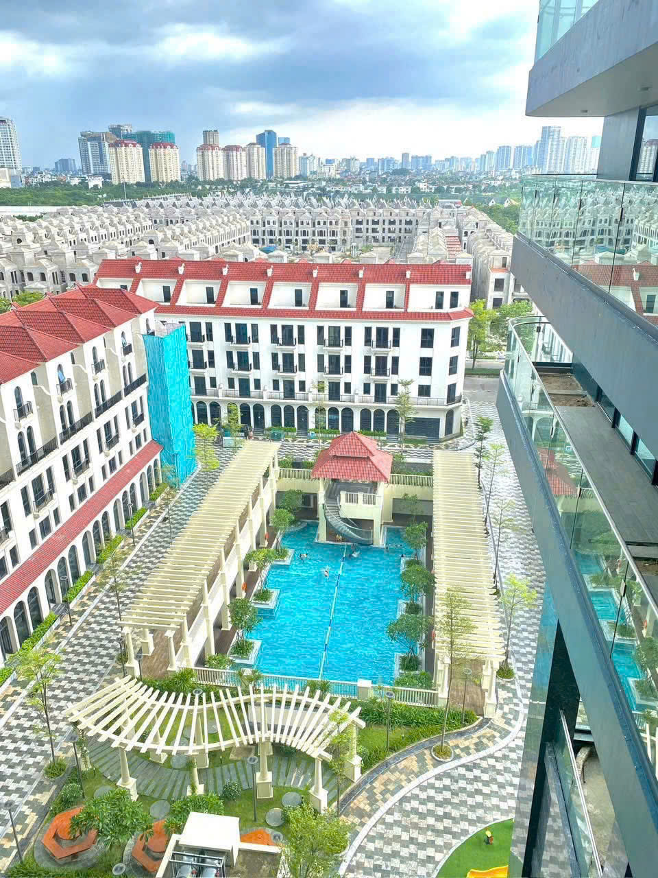 CHO THUÊ CH 3PN I 175M2.  SUNSHINE  GOLDEN – NỘI THẤT CƠ BẢN, VIEW CÔNG VIÊN, VÀO Ở NGAY
