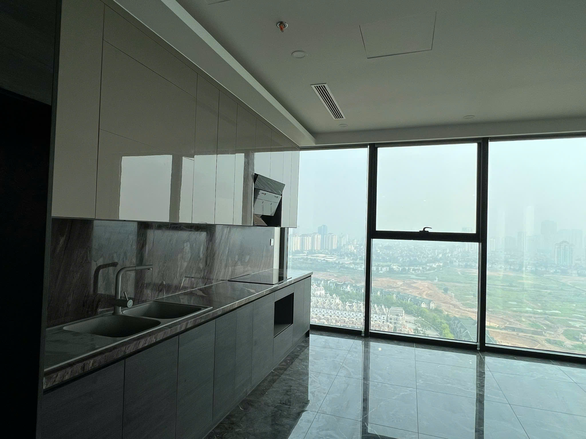 CHO THUÊ CH 3PN I 175M2.  SUNSHINE  GOLDEN – NỘI THẤT CƠ BẢN, VIEW CÔNG VIÊN, VÀO Ở NGAY-3