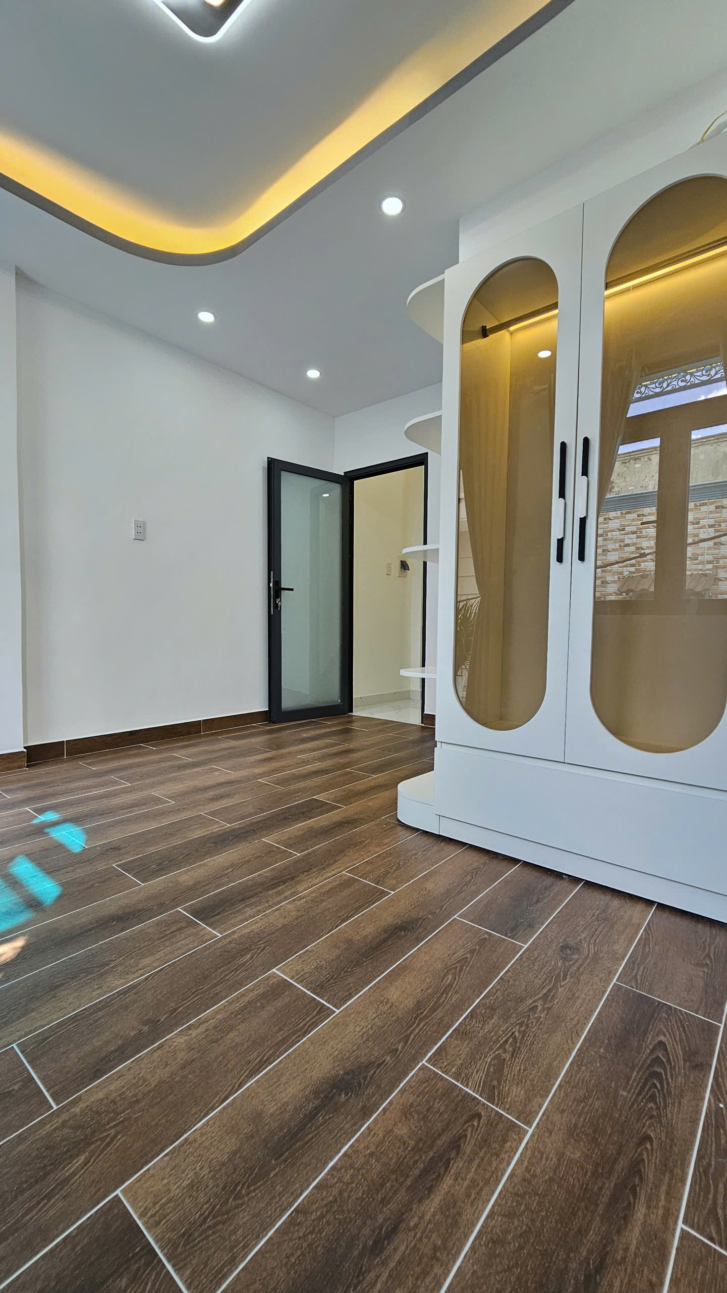 Sát mặt tiền trung tâm Q7
Ngang 4 dài 13.3
Đúc xây dựng mới-3