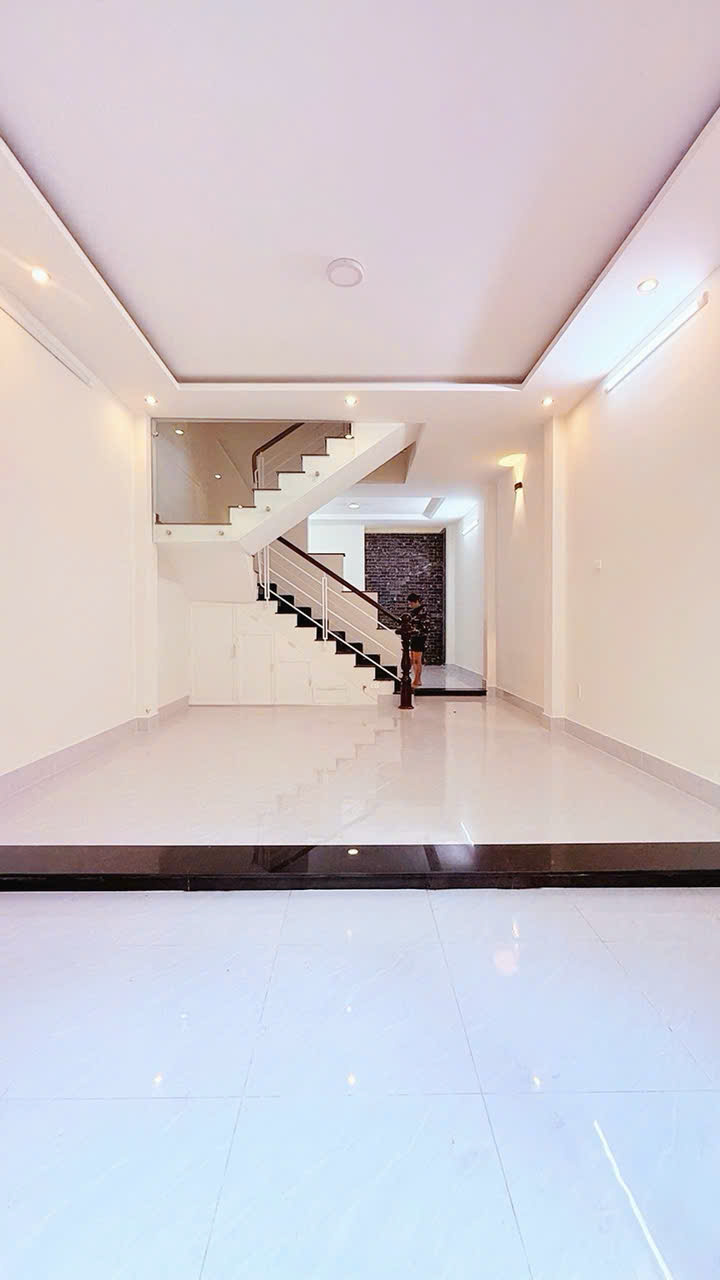 Nhà phố 2 tầng, hàng xóm Vạn Phúc - 55m2 – Nhỉnh 6 tỷ - Đường 6m – Ôtô dậu trước nhà
