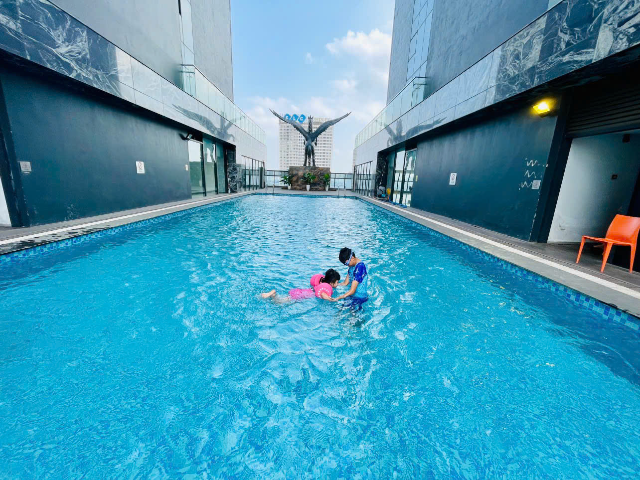 Sunshine Center 16A Phạm Hùng, dt160m2 3PN ,để lại full nội thất. Đang có dòng tiền cho thuê 30M/tháng