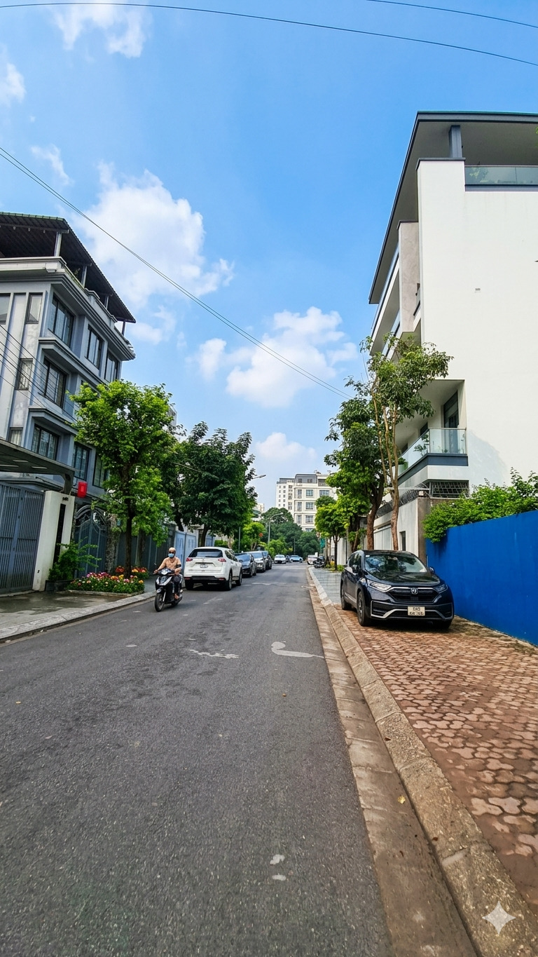 BÁN ĐẤT VIỆT HƯNG 330M2- MT 12m- XÂY TÒA VP, BIỆT THỰ, VỊ TRÍ VIP- 7X Tỷ