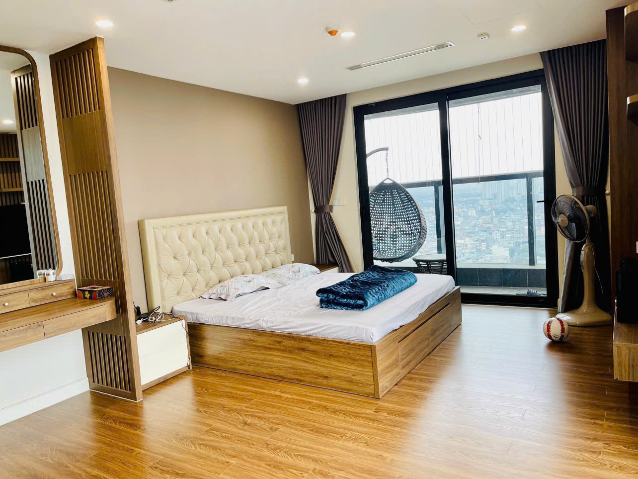 Sunshine Center 16A Phạm Hùng, dt160m2 3PN ,để lại full nội thất. Đang có dòng tiền cho thuê 30M/tháng-4