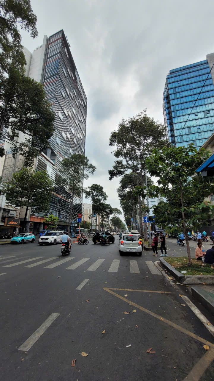 MT Trần Hưng Đạo,P.2,Q.5 - 12x32m(CN: 372m2)CT: 2H+10T - Gía: 150 tỷ TL