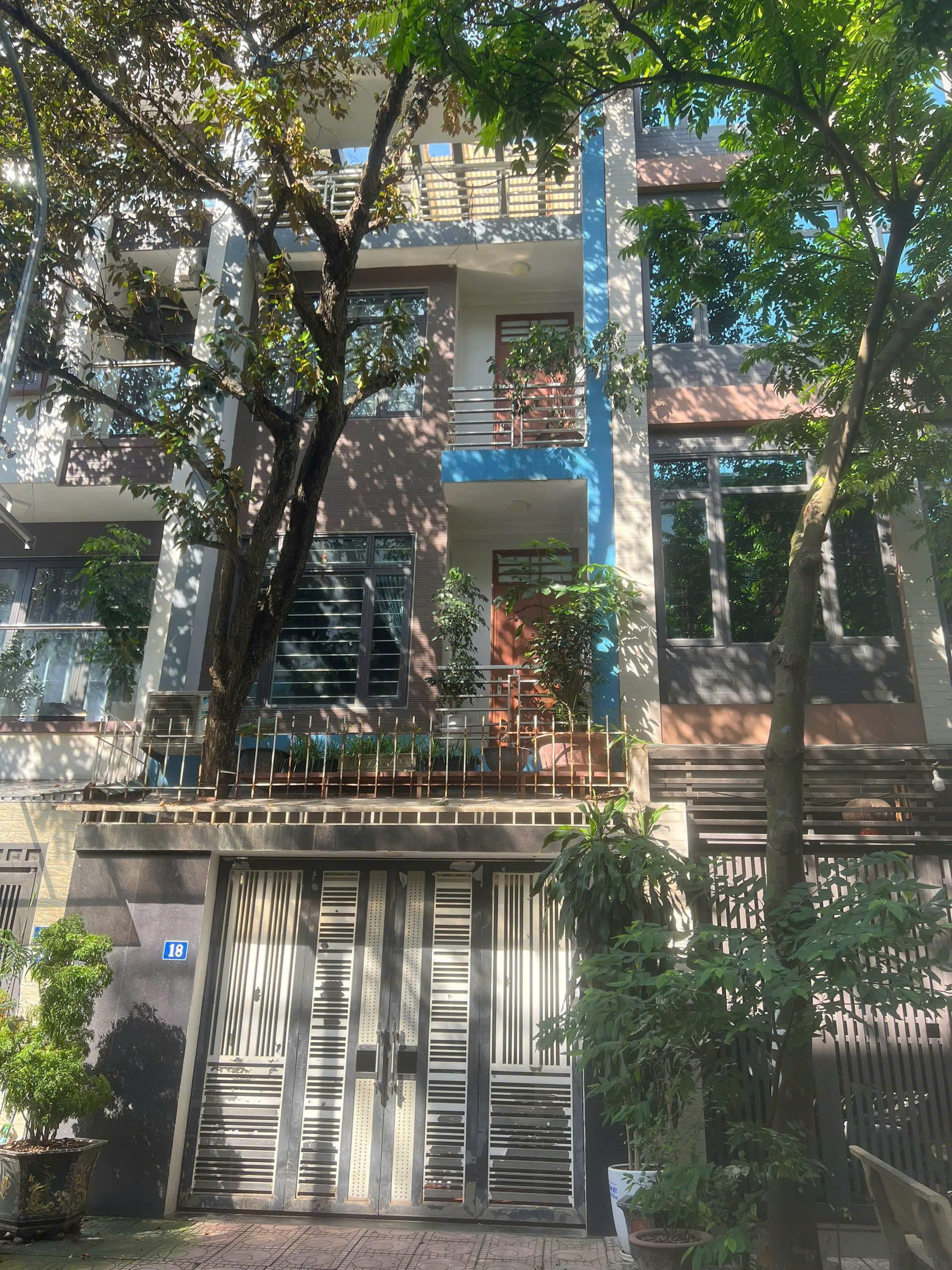 BÁN NHÀ CHÍNH CHỦ KIM QUAN THƯỢNG – 75M², 4 TẦNG, GARAGE Ô TÔ, VỊ TRÍ ĐẸP LONG BIÊN
