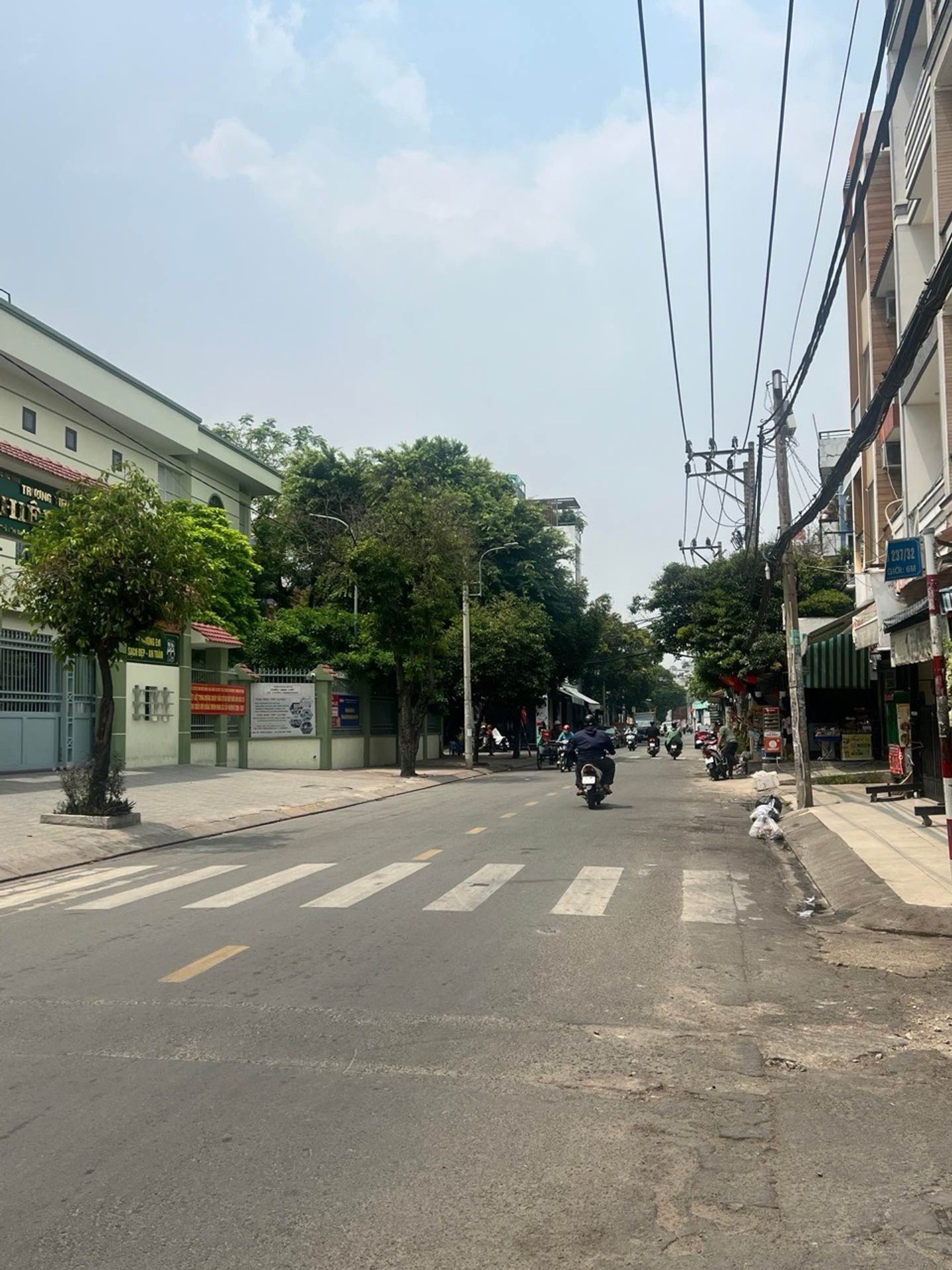 TÂN PHÚ GẦN ĐẦM SEN,NHÀ MỚI VÀO Ở NGAY, NGAY TÔ HIỆU, TRƯỜNG HIỆP TÂN - 4 TẦNG - 4.25 x 11M - NHỈNH 6 TỶ TL