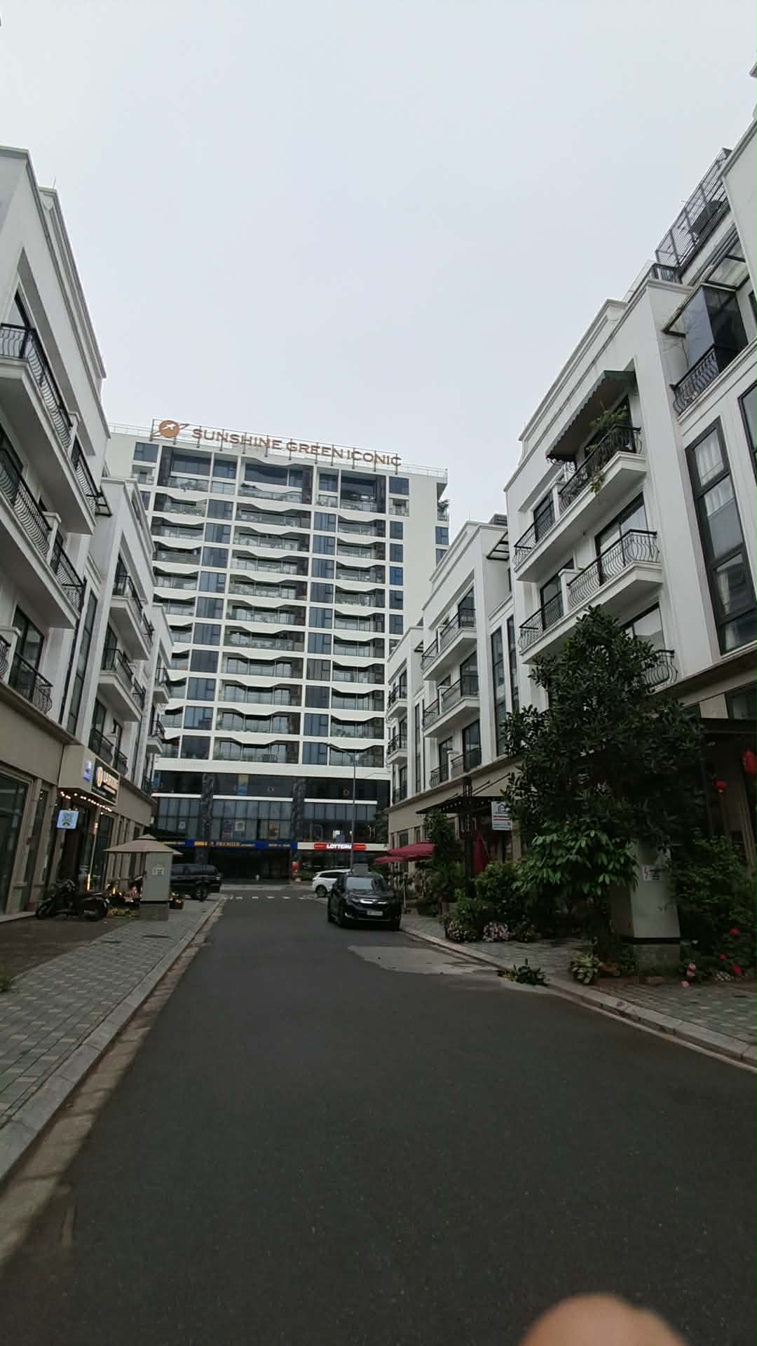 BÁN NHÀ PHÚC ĐỒNG [ THE DIAMOND POINT] 102M2- 6 Tầng- Vị trí đắc địa- 40 Tỷ