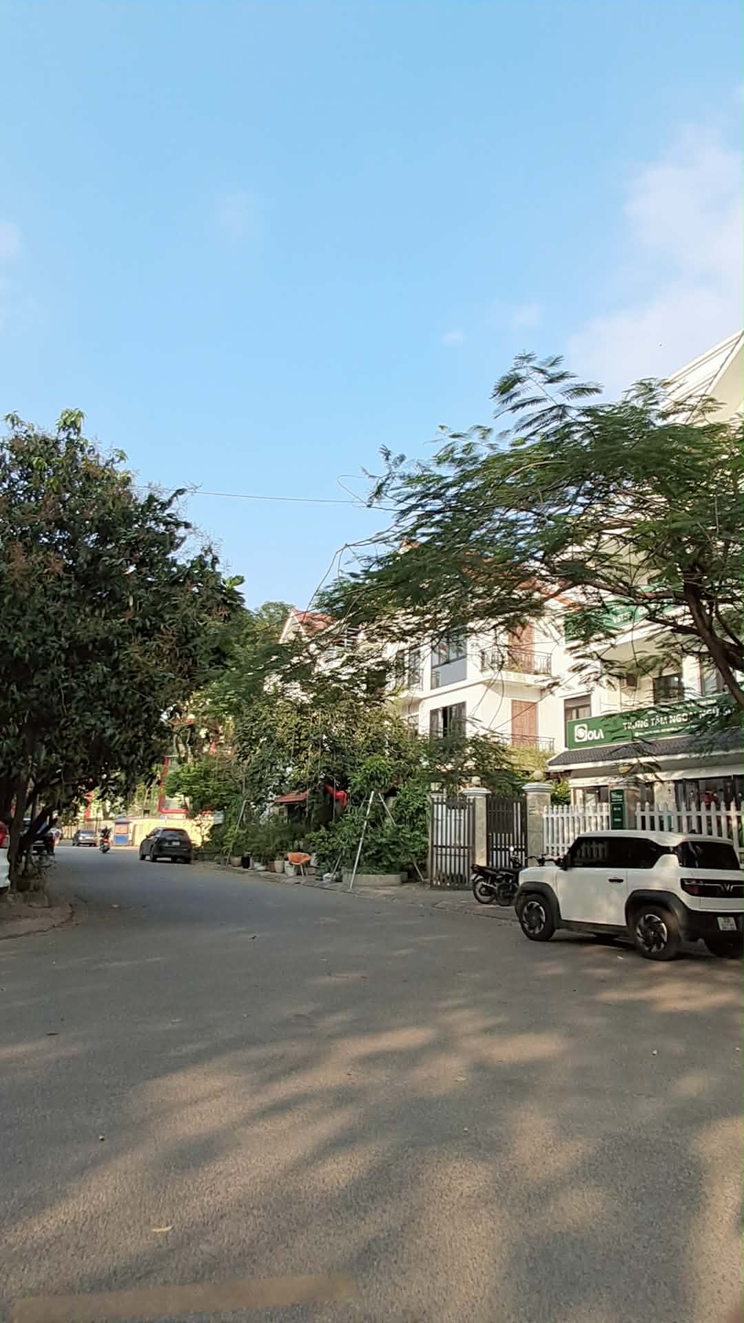 BÁN BIỆT THỰ SÀI ĐỒNG 303M2- 5 Tầng  Sân Vườn 3 mặt thoáng- Gần Hồ- Ở VIP- 77 Tỷ