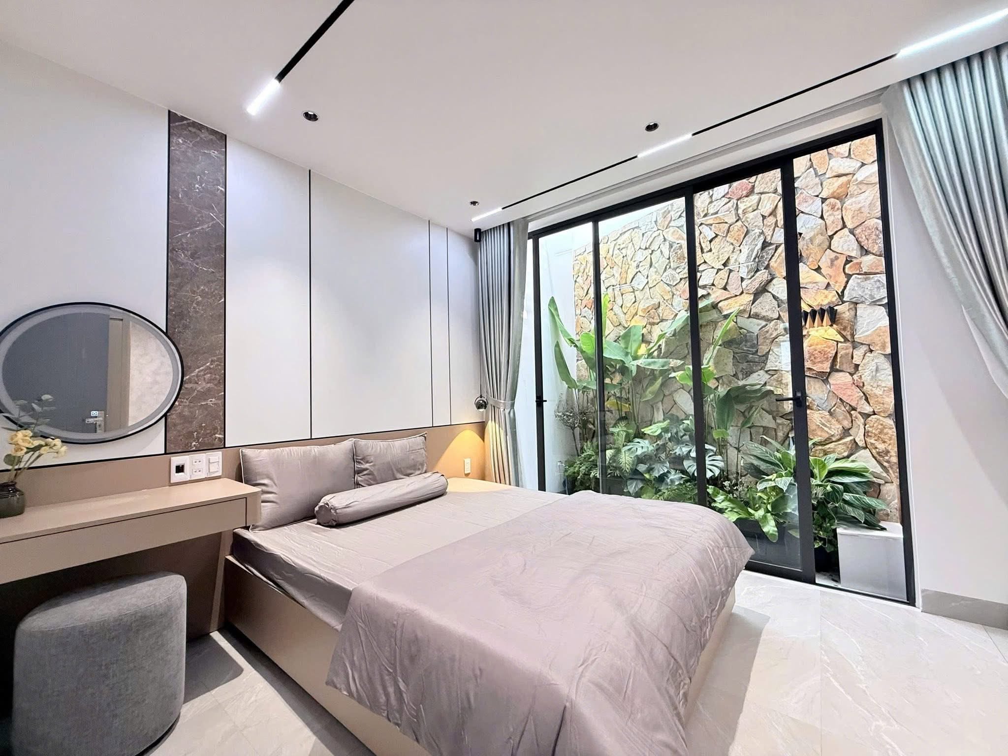 Bán nhà 3 tầng 3 mê kiệt Ô TÔ Tôn Đức Thắng - FULL nội thất Y hình
