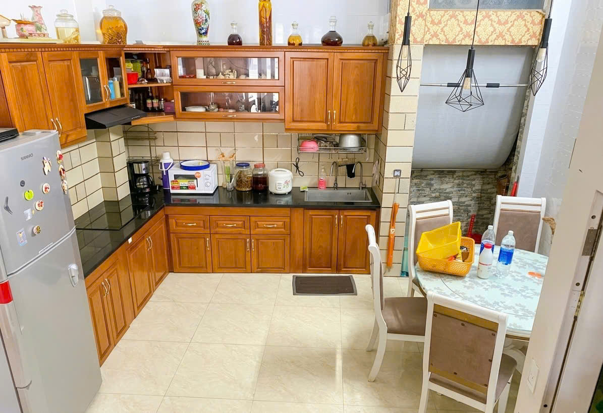 CHO THUÊ NHÀ KINH DOANH 1 TRỆT 3 LẦU, SÂN THƯỢNG, 5PN- MẶT TIỀN ĐƯỜNG TRẦN THỊ TRỌNG, P. 15, TÂN BÌNH