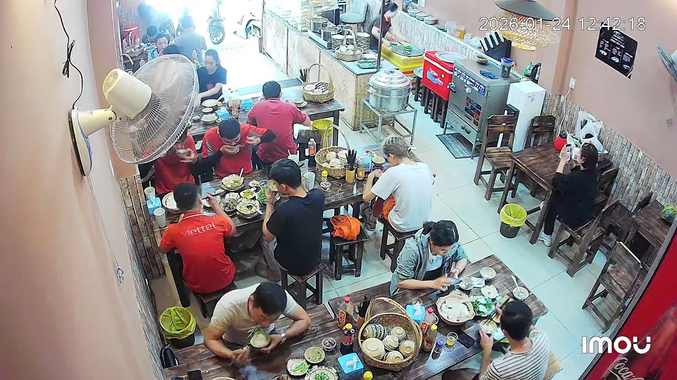 SANG NHƯỢNG QUÁN CƠM VĂN PHÒNG và GIA ĐÌNH – VỊ TRÍ ĐẸP GẦN CÔNG VIÊN GIA PHÚ, TÂN PHÚ