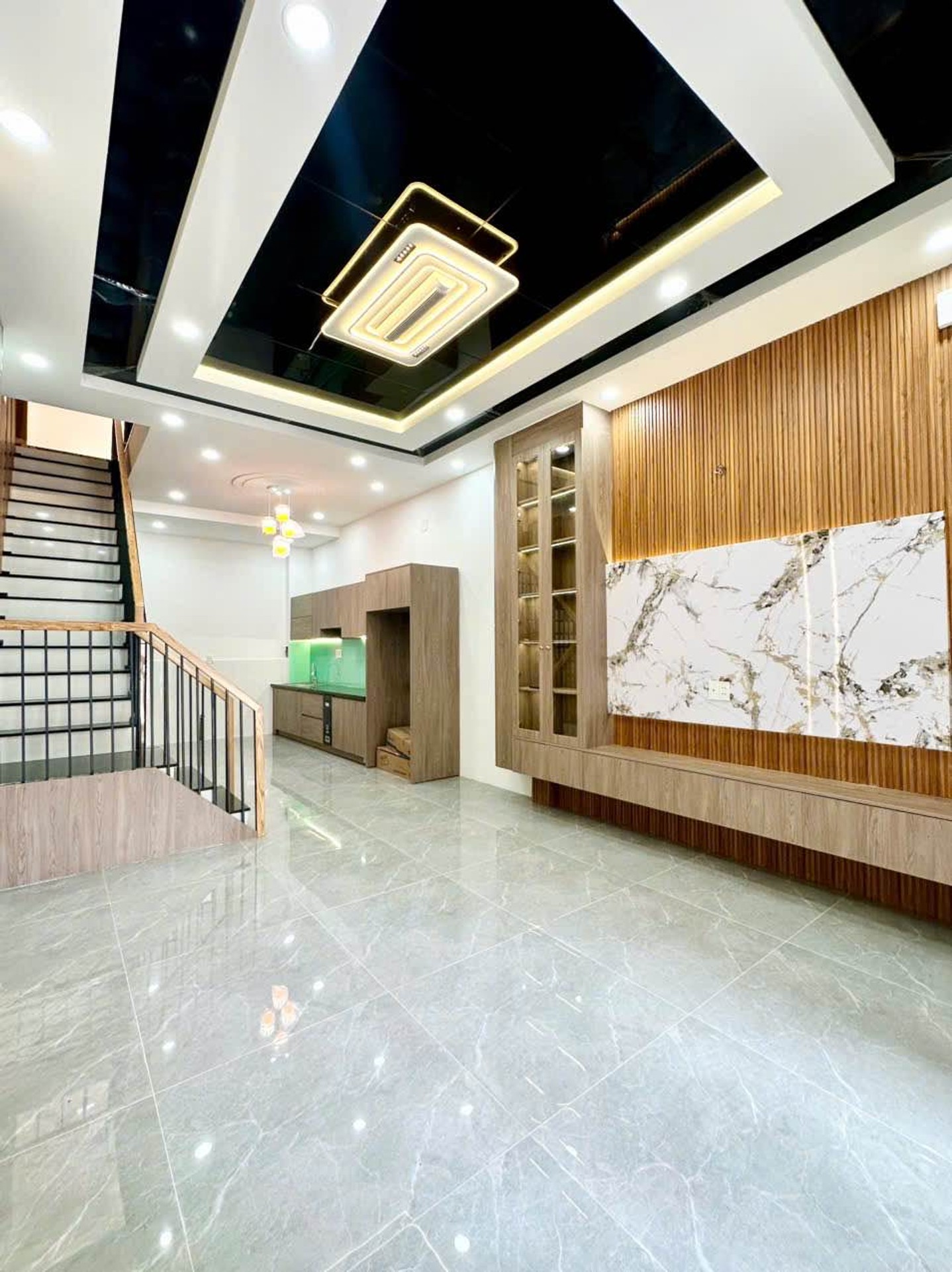NHÀ TO NHÀ BÉ MIỄN ĐẸP LÀ ĐƯỢC2P QUA TÂN PHÚ,2 TẦNG,2PN,TẶNG NỘI THẤT. GIÁ NHỈNH 5 TỶ
