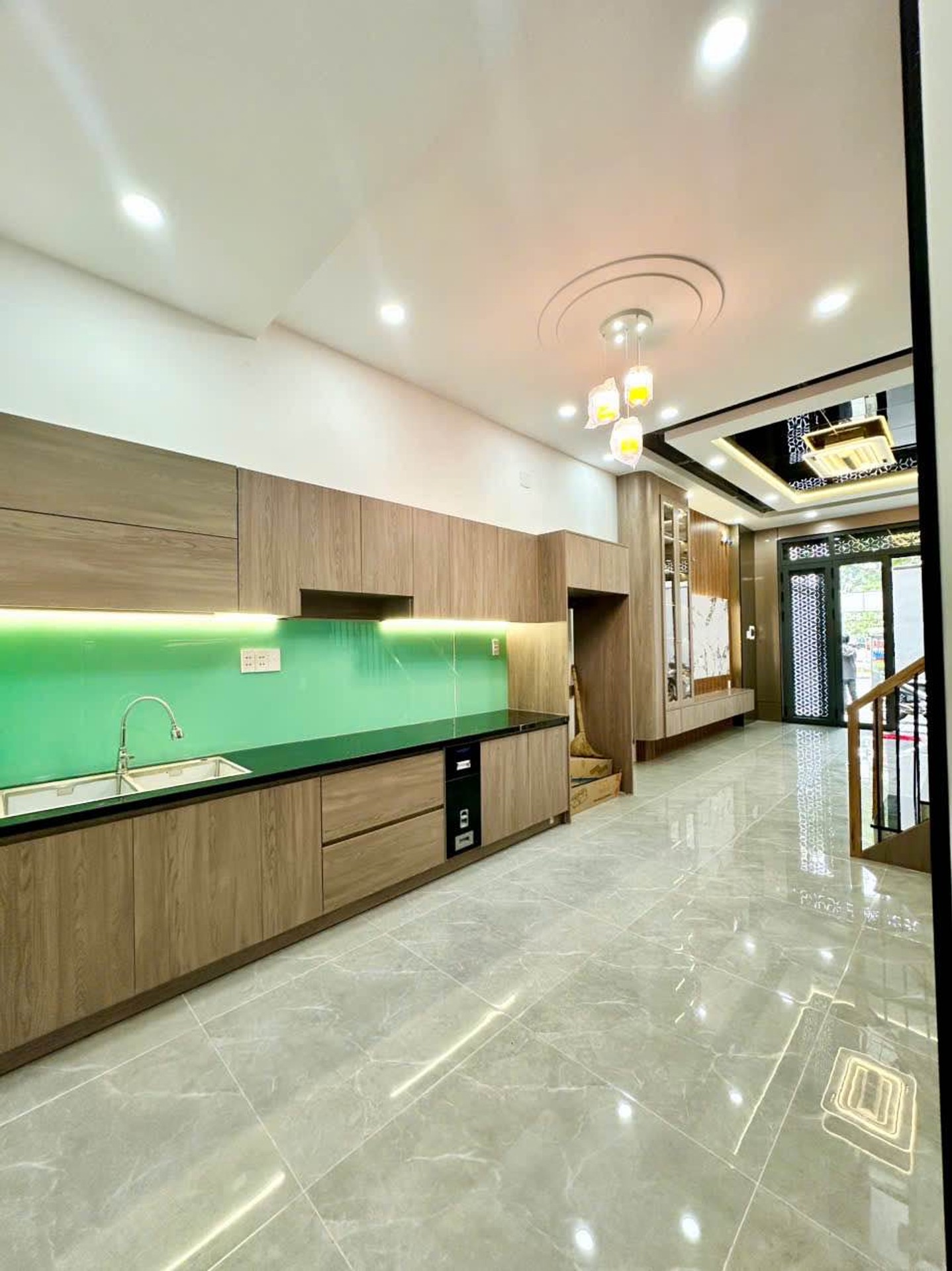 NHÀ TO NHÀ BÉ MIỄN ĐẸP LÀ ĐƯỢC2P QUA TÂN PHÚ,2 TẦNG,2PN,TẶNG NỘI THẤT. GIÁ NHỈNH 5 TỶ