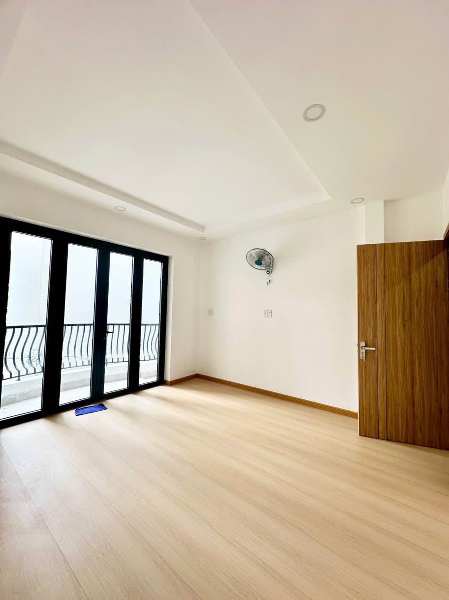 NHÀ TO NHÀ BÉ MIỄN ĐẸP LÀ ĐƯỢC2P QUA TÂN PHÚ,2 TẦNG,2PN,TẶNG NỘI THẤT. GIÁ NHỈNH 5 TỶ-3
