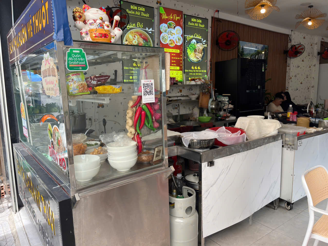 Gò Vấp ! QUÁN ĂN - CAFE ĐẸP LẮM FULL ĐỒ MỚI GIÁ TRỊ, SANG RẺ 179 tr ( đầu tư hơn 500 tr ) 
DTSD : 4,5m x 20m , MB góc 2 MT thuê rẻ : 9 tr , Tel : 0794567889 ( chính chủ )
