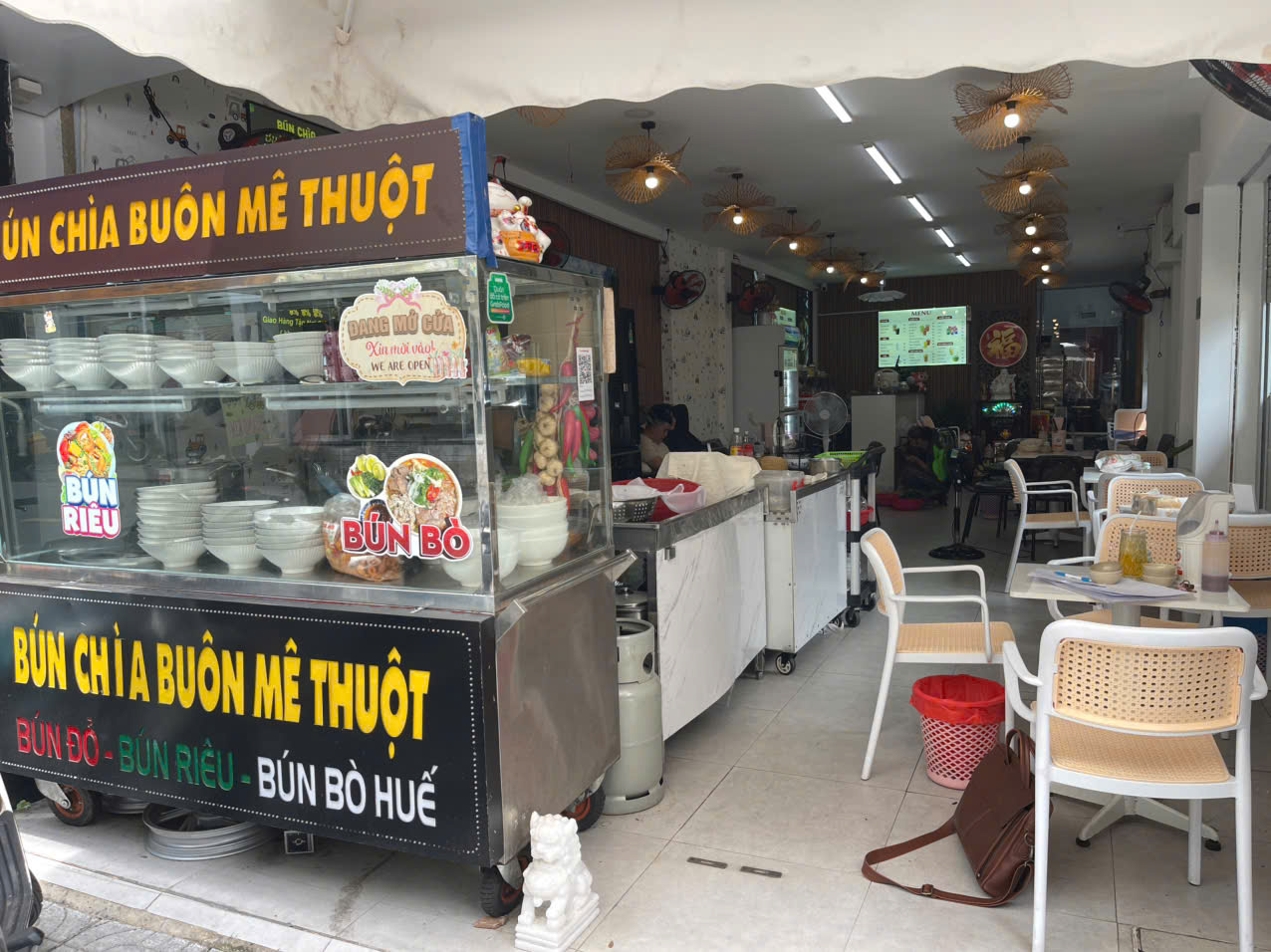 Gò Vấp ! QUÁN ĂN - CAFE ĐẸP LẮM FULL ĐỒ MỚI GIÁ TRỊ, SANG RẺ 179 tr ( đầu tư hơn 500 tr ) 
DTSD : 4,5m x 20m , MB góc 2 MT thuê rẻ : 9 tr , Tel : 0794567889 ( chính chủ )