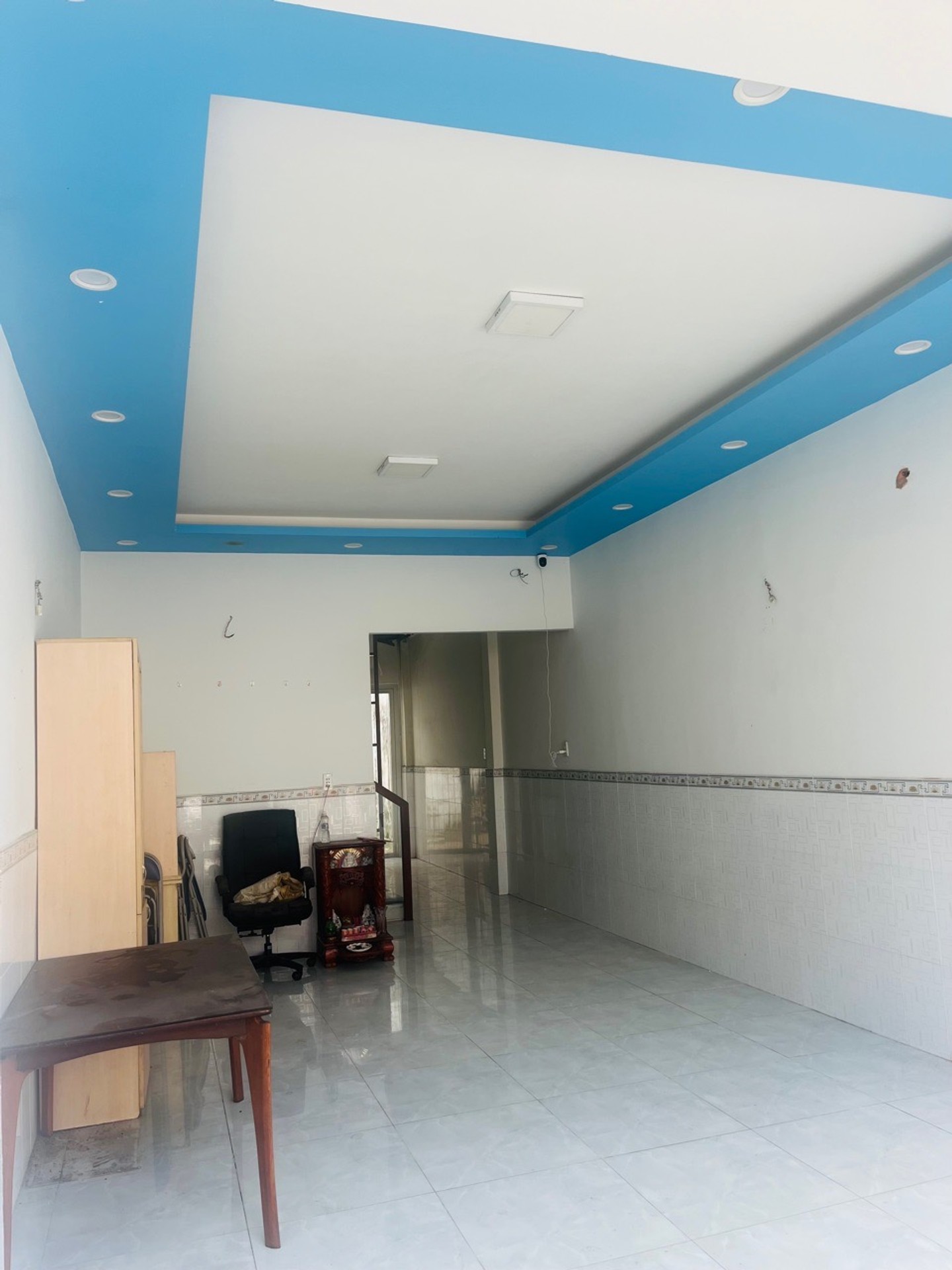 Sau căn mặt tiền ra đường nhựa Tân Thới Hiệp 12m, đang thi công mở rộng 24m bên ngoài, 500m ra. QL1A thuận tiện vừa ở vừa kinh doanh.