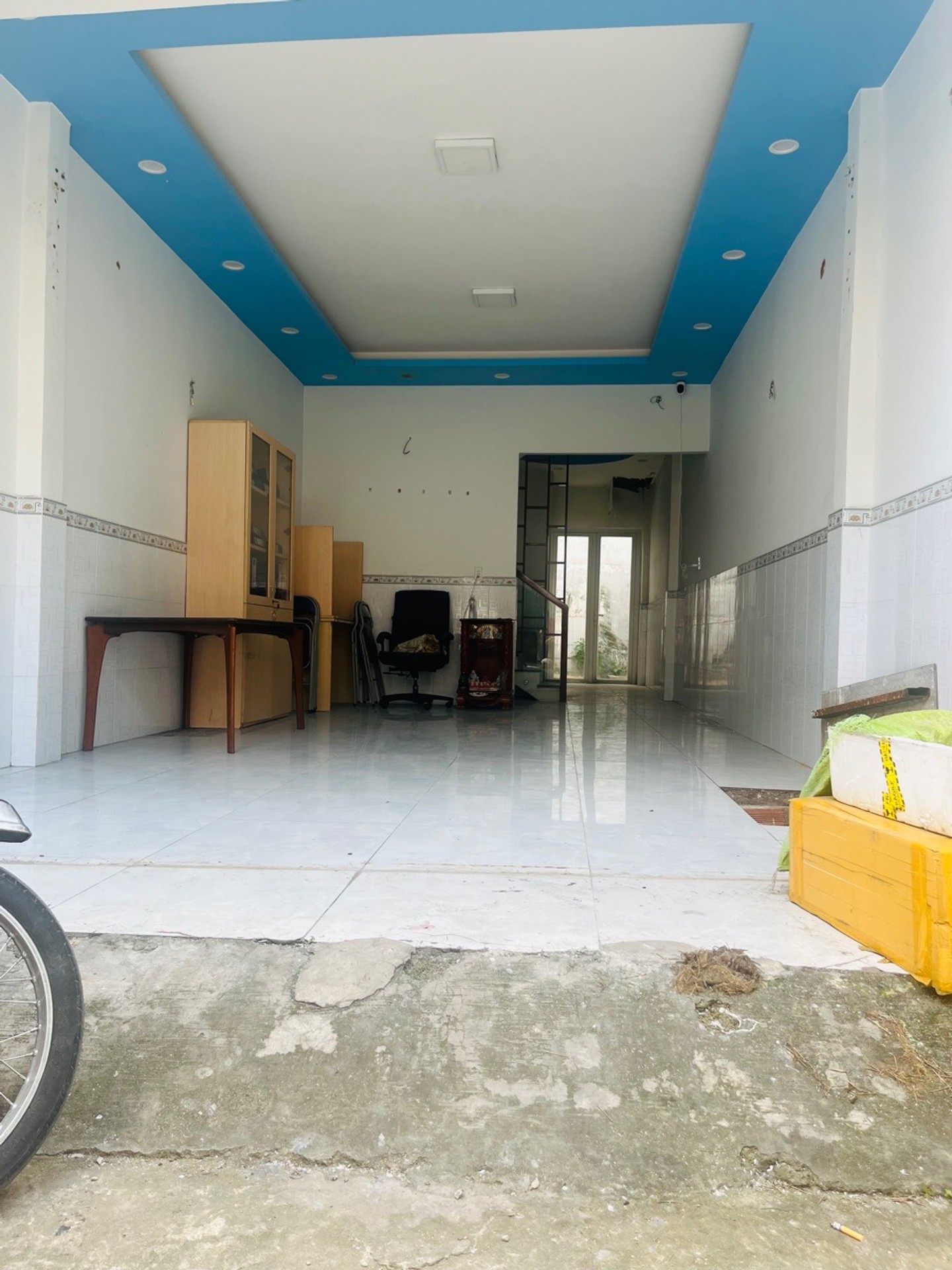 Sau căn mặt tiền ra đường nhựa Tân Thới Hiệp 12m, đang thi công mở rộng 24m bên ngoài, 500m ra. QL1A thuận tiện vừa ở vừa kinh doanh.