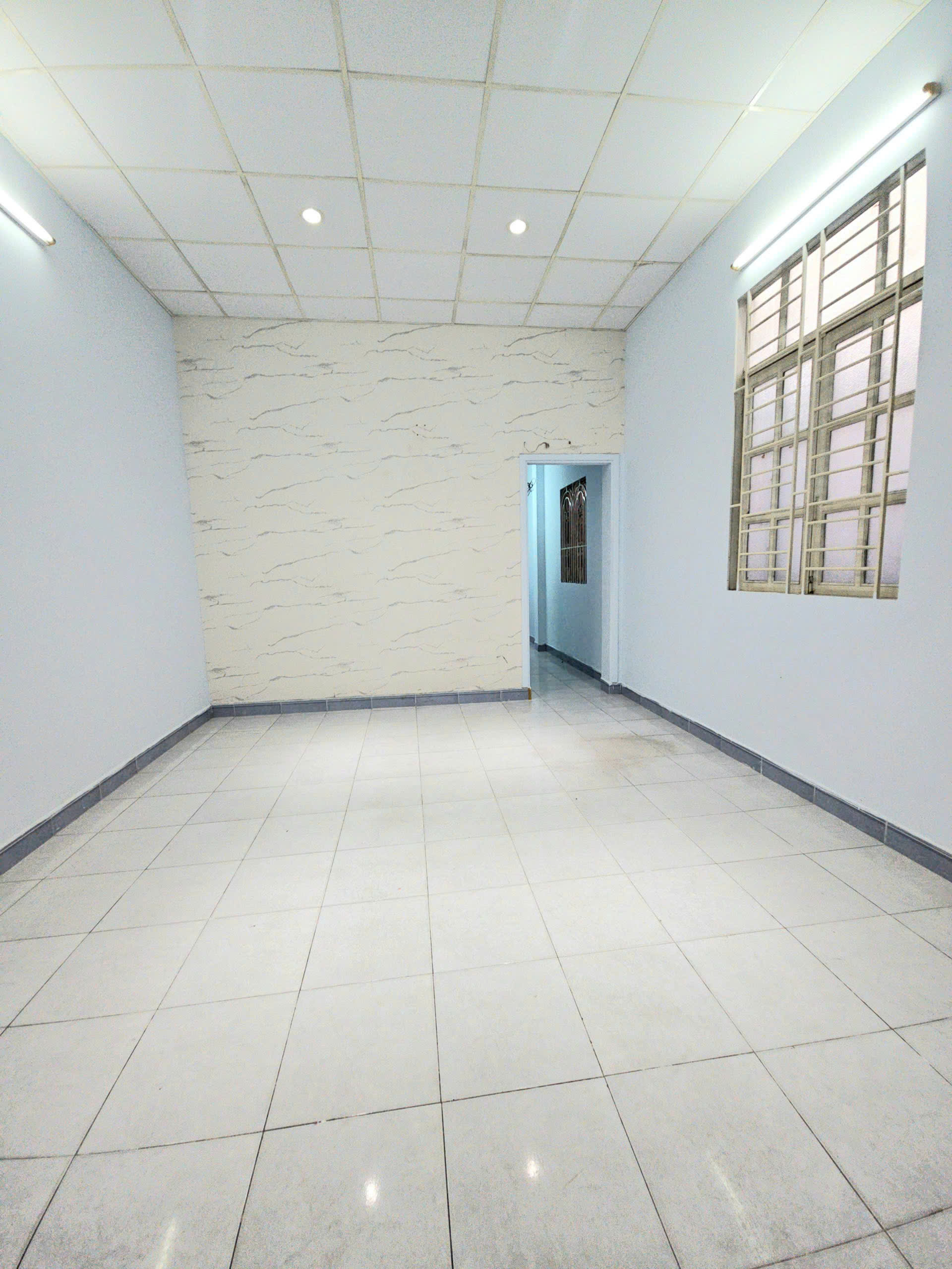 bán nhà mặt tiền kinh doanh trung tâm Q7
Ngang 4.2 dài 21.5 m