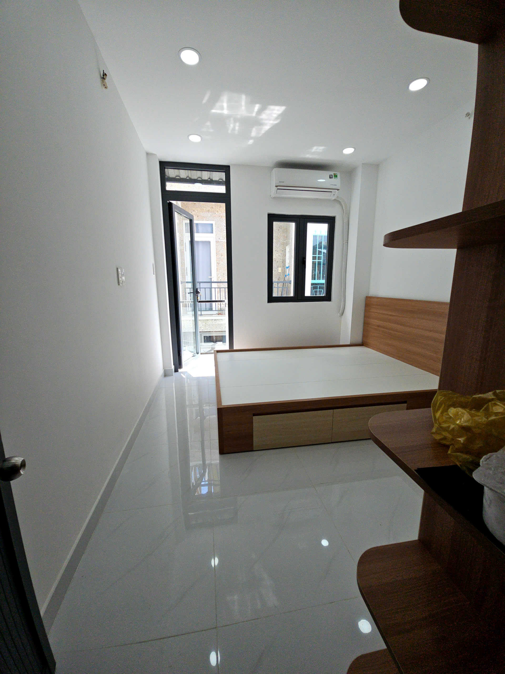 bán nhà ngay sát mặt tiền trung tâm Q4 cạnh Q1 Q2 
Tiện kinh doanh và ở xây đúc bê tông 4 tấm