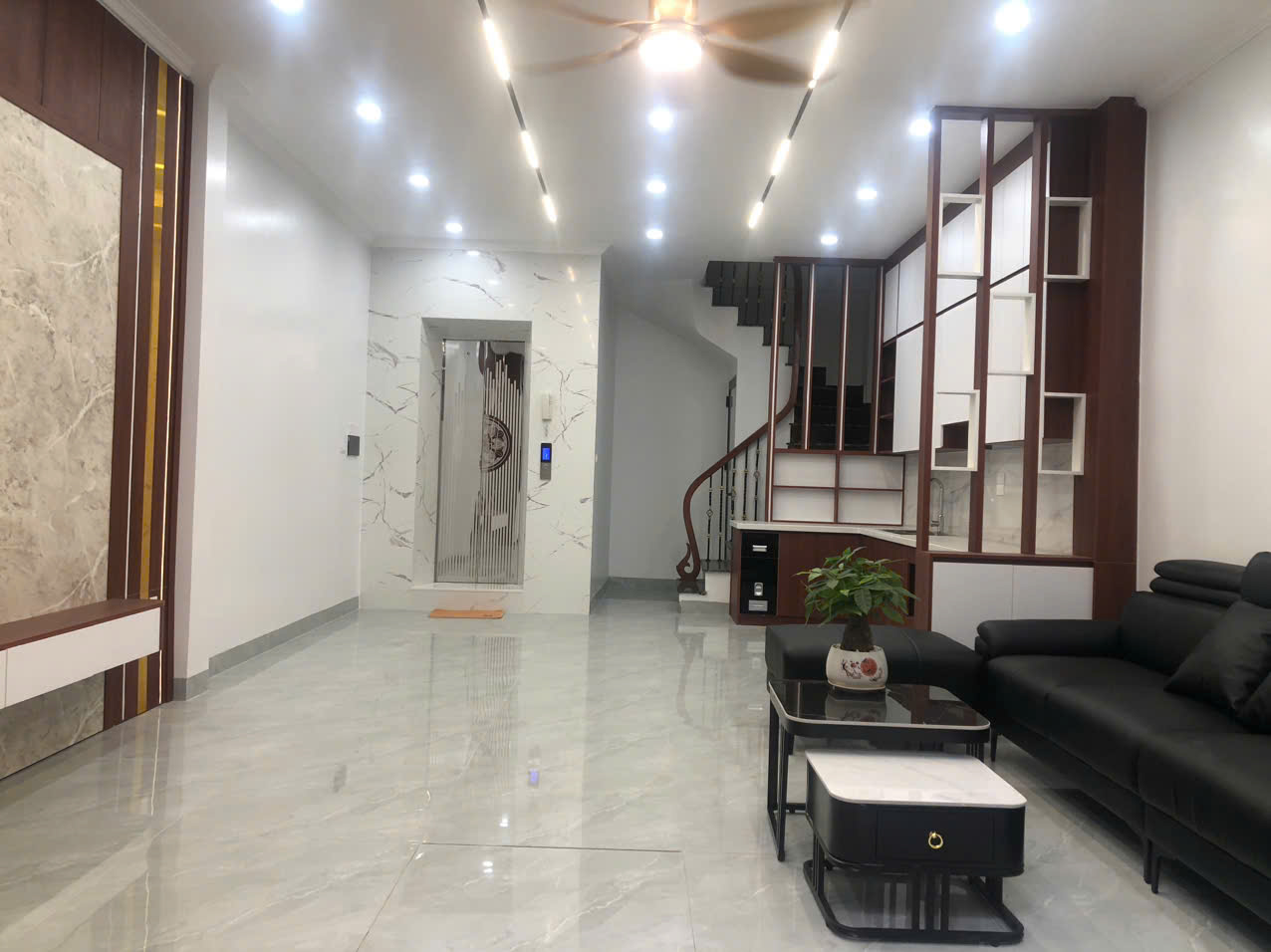 Chính chủ bán nhà Vĩnh Hưng, Hoàng Mai 62m2 x 6 tầng có thang máy, ô tô vào nhà, vừa ở vừa kinh doanh