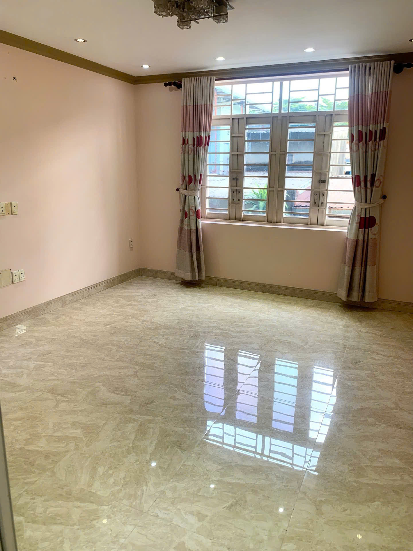 SIÊU PHẨM LÔ GÓC, NHÀ MỚI ĐẸP 4 TẦNG, PHÚ HỒNG ĐẠT