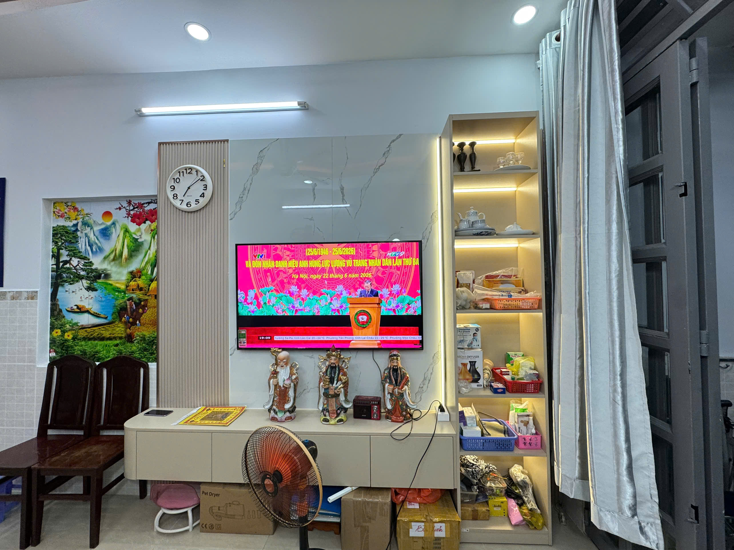 bán nhà đẹp Ngang 3.12 x 17  đúc bê tông cạnh Q1