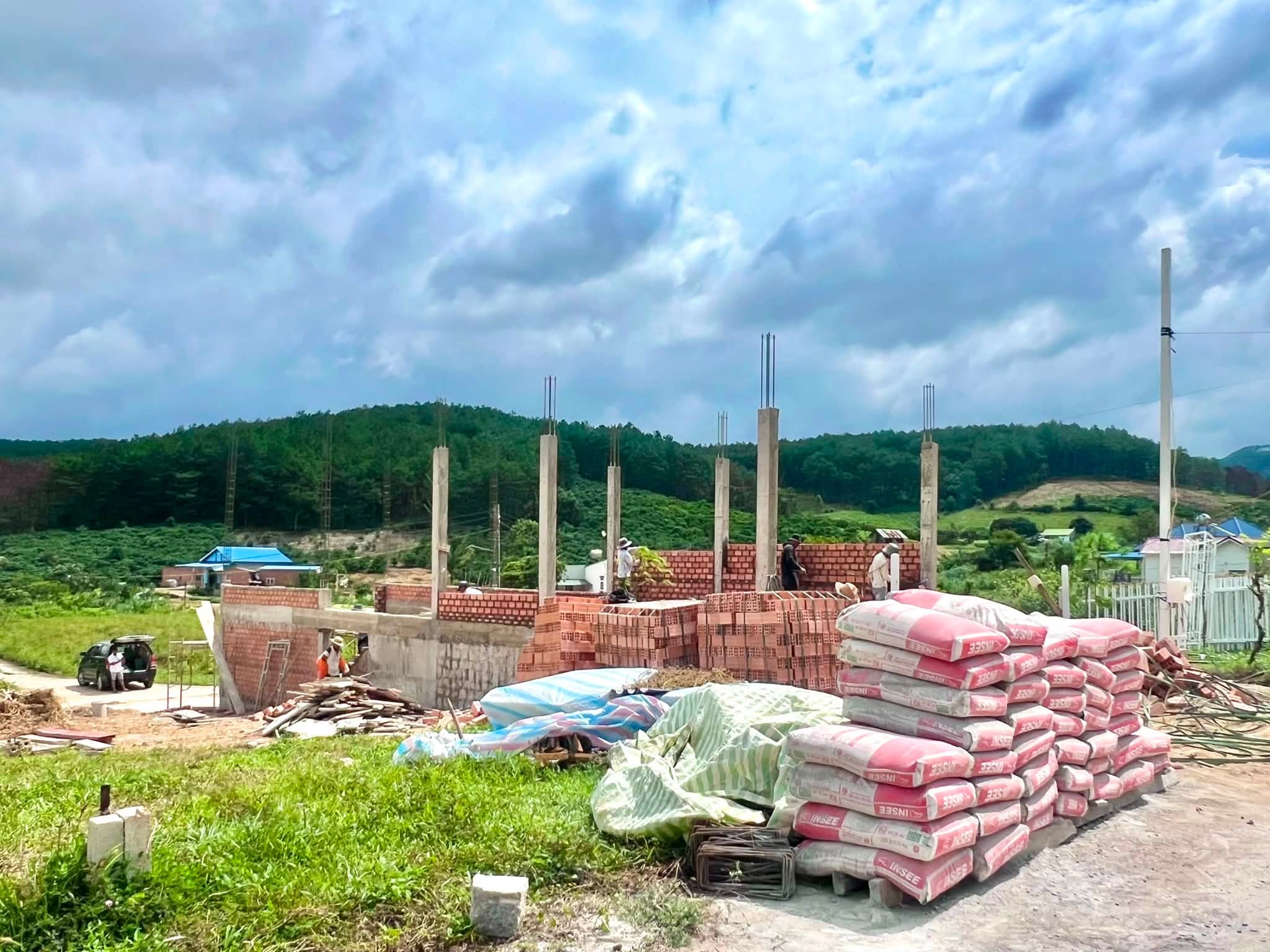 Cần Bán Đất Ven Đà Lạt 135m² Có 85m² Thổ Cư Hai Mặt Tiền, Khu Nghỉ Dưỡng Hiện Hữu