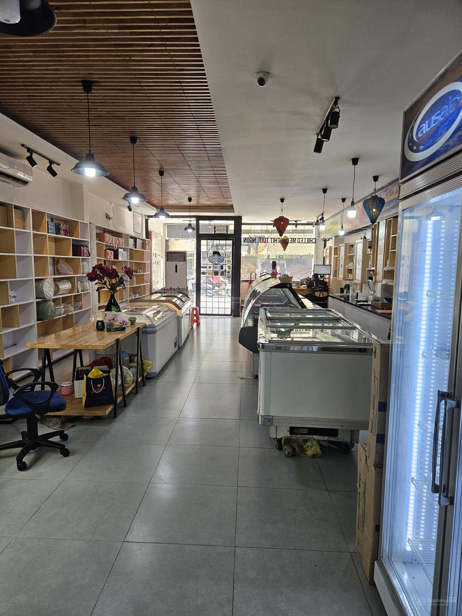Cho thuê mặt bằng kinh doanh - Đường Cao Thắng, Quận 3