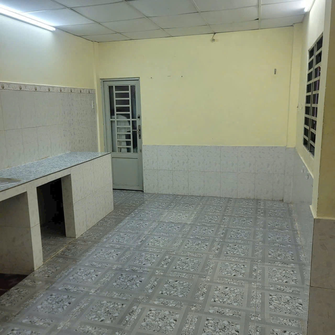 Cách 1 Căn  Là  Ra Mặt Tiền Thạch Lam 67m2 Vuông vức Dòng Tiền 240Tr/ Tháng Nhỉnh 6 Tỷ Xíu