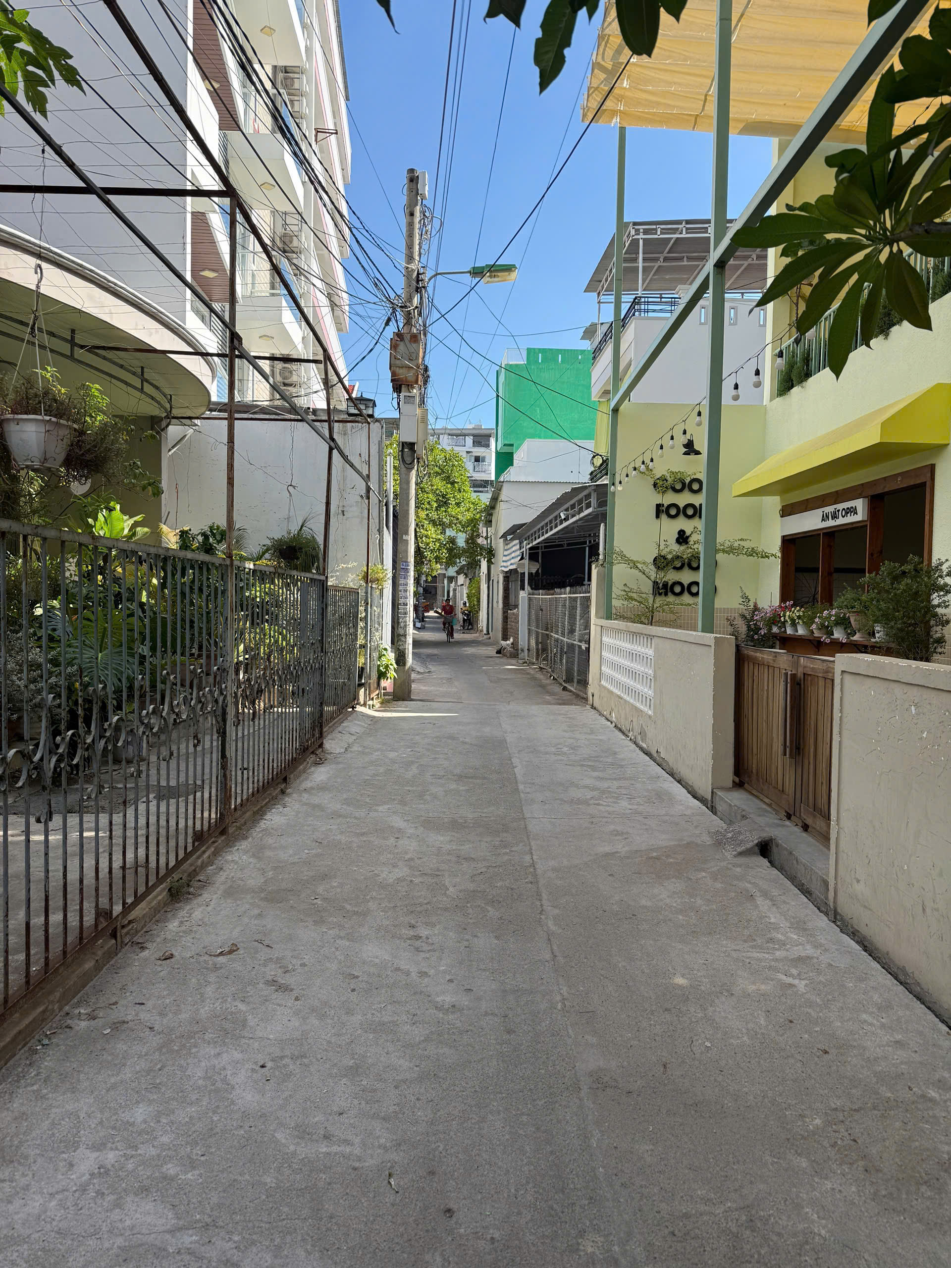 BÁN ĐẤT HẺM ĐƯỜNG ĐẶNG TẤT - BẮC NHA TRANG (VĨNH HẢI)
- Diện tích 165m2 full Thổ Cư - Giá bán giảm: 14tỷ5 (TL )
LH : 0905.724.084 Ngoc Bich Land