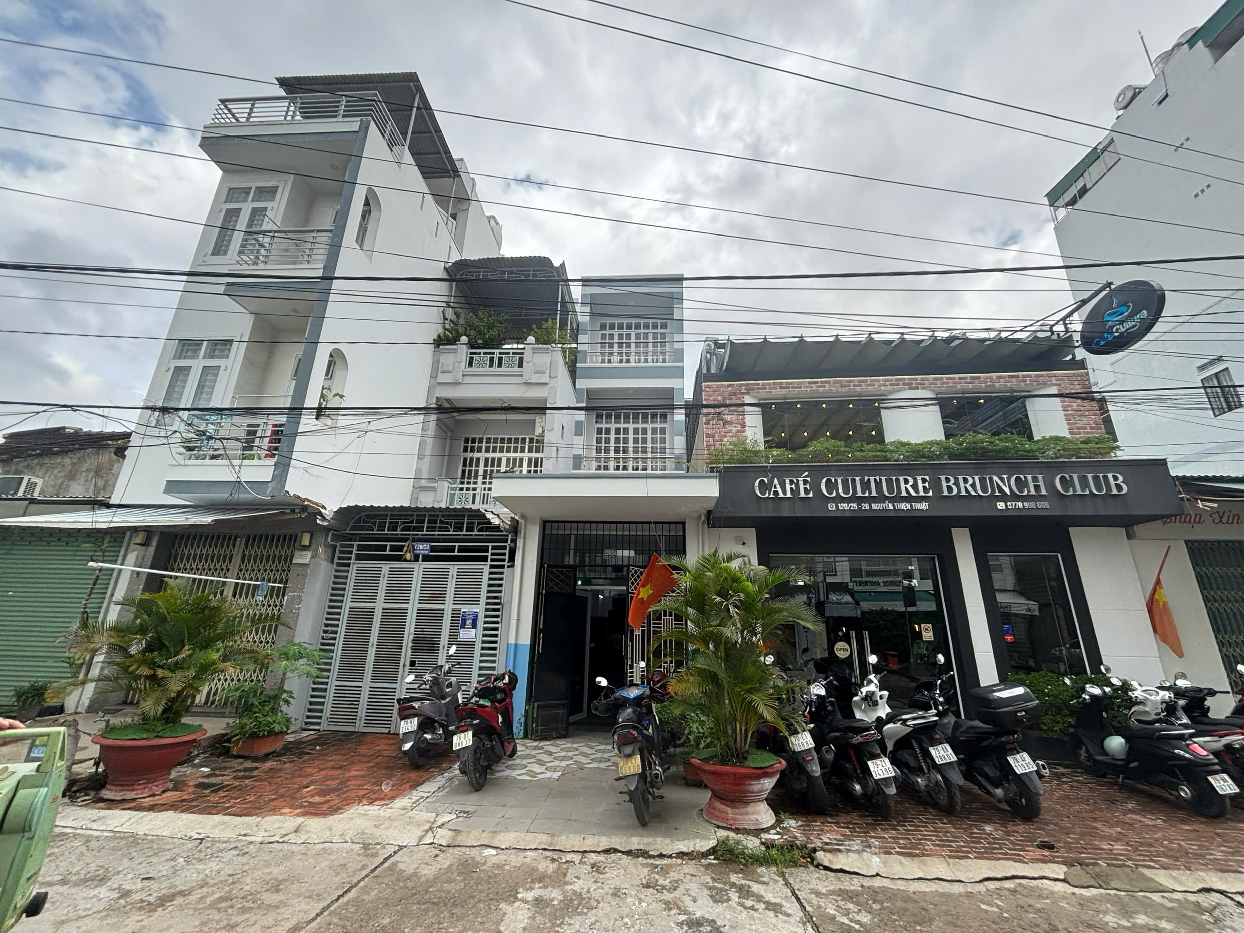 Cho thuê nha 3 tầng 120 Nguyễn Thiện Thuật – Khu Phố Tây - cách biển 300m
 - Diện tích 82m² - 
Nhà 3 tầng 1 lửng gồm 4pn , 3wc 
- Giá thuê: 30triệu/tháng
 -  Lh : 0905.724.084 Ngoc Bich