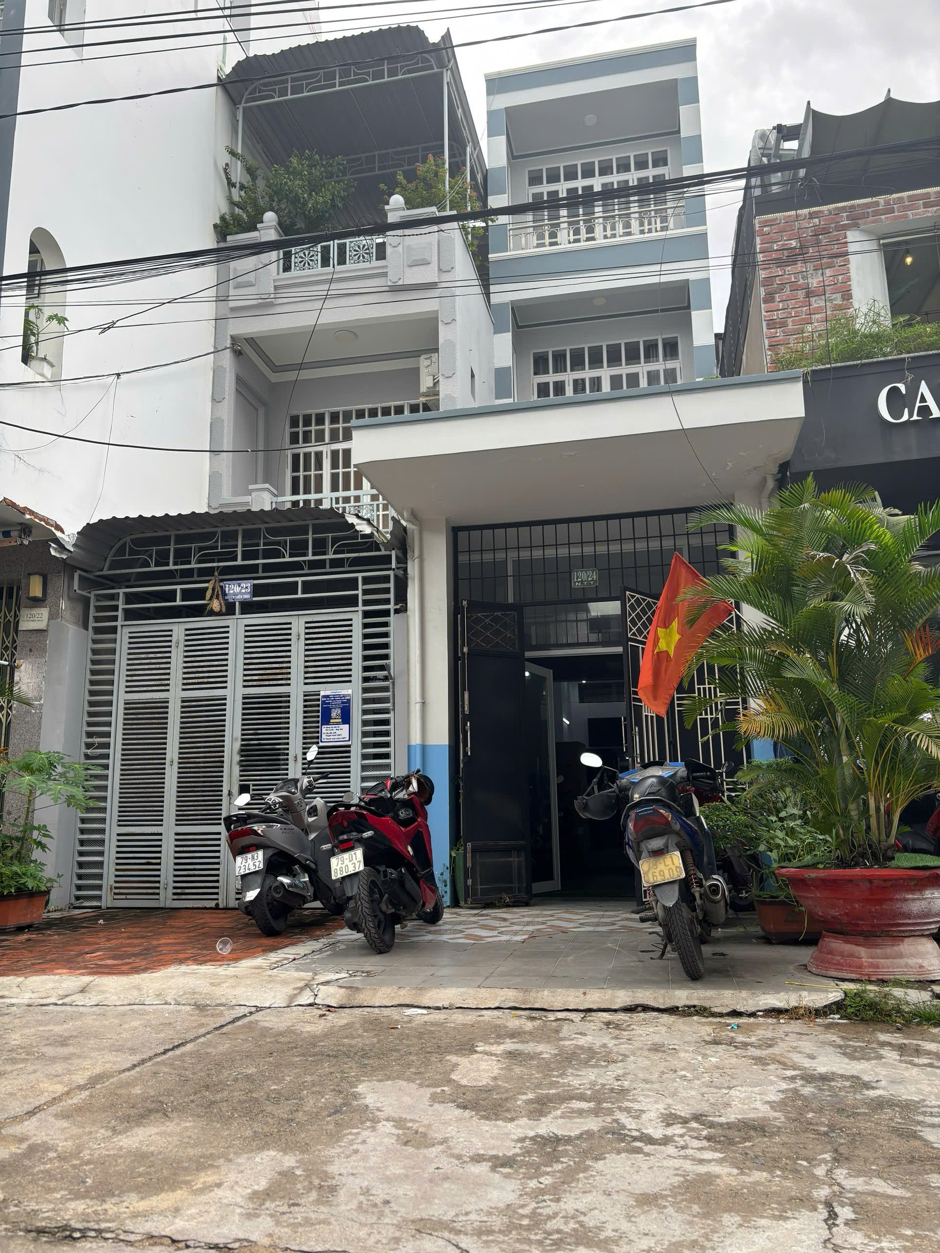 Cho thuê nha 3 tầng 120 Nguyễn Thiện Thuật – Khu Phố Tây - cách biển 300m
 - Diện tích 82m² - 
Nhà 3 tầng 1 lửng gồm 4pn , 3wc 
- Giá thuê: 30triệu/tháng
 -  Lh : 0905.724.084 Ngoc Bich