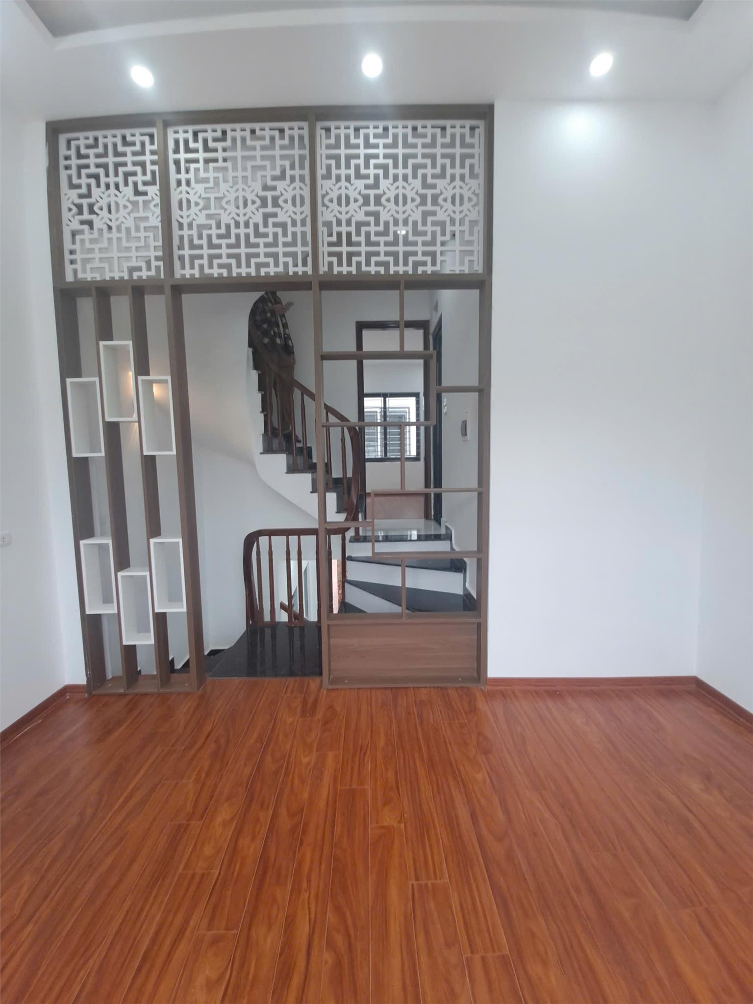 Bán nhà Ngọc Hồi - Hoàng Liệt, 40m² x 4,5 tầng, cả sân 57m²,  7,4 tỷ