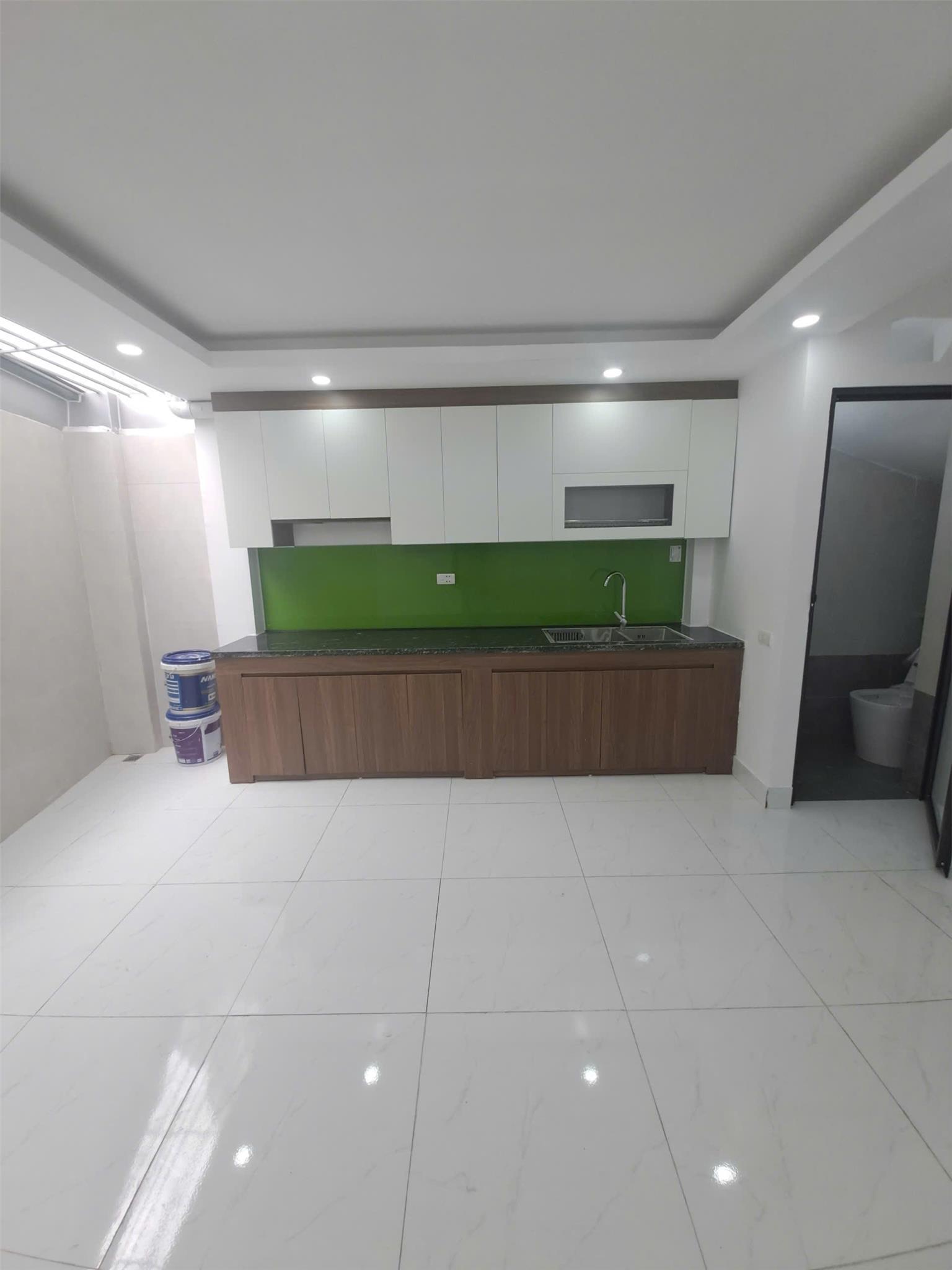 Bán nhà Ngọc Hồi - Hoàng Liệt, 40m² x 4,5 tầng, cả sân 57m²,  7,4 tỷ