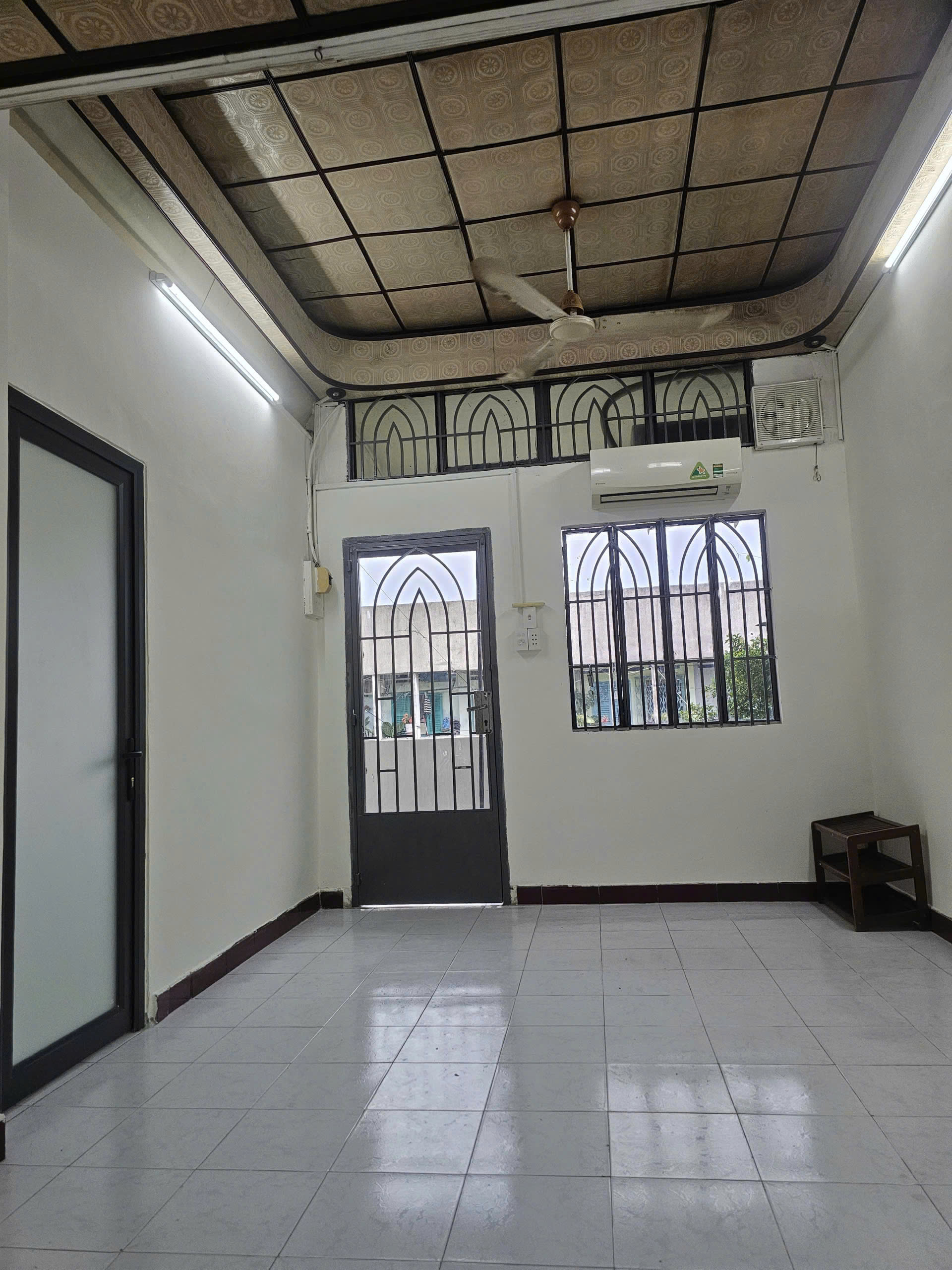 Cần bán căn hộ tại đường Trần Bình Trọng, Quận 5, TP. Hồ Chí Minh.