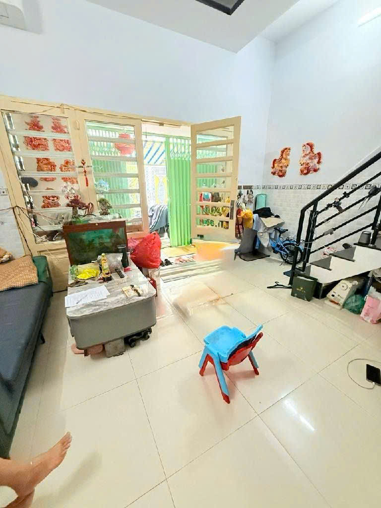 NHÀ  NGANG LỚN 4.5M2- GẦN CHỢ 200 Đ.XÓM CHIẾU- DT 48M2  CHỈ 5.95T TRÊN TRỤC Đ.ĐOÀN VĂN BƠ- NGUYỄN TẤT THÀNH.-4