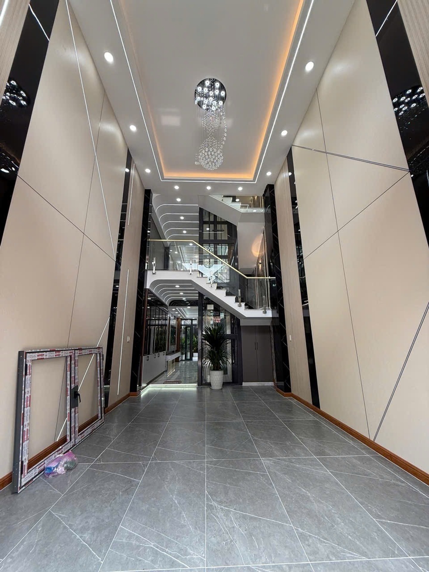 🏡 SIÊU PHẨM HAI MẶT TIỀN TRƯỚC SAU MỚI ĐẸP THANG MÁY XỊN SÒ - XE HƠI NGỦ TRONG NHÀ - 4x20m - 5 TẦNG - NGAY THẠNH LỘC 37 - GIÁ 8.3 TỶ BL 🌹