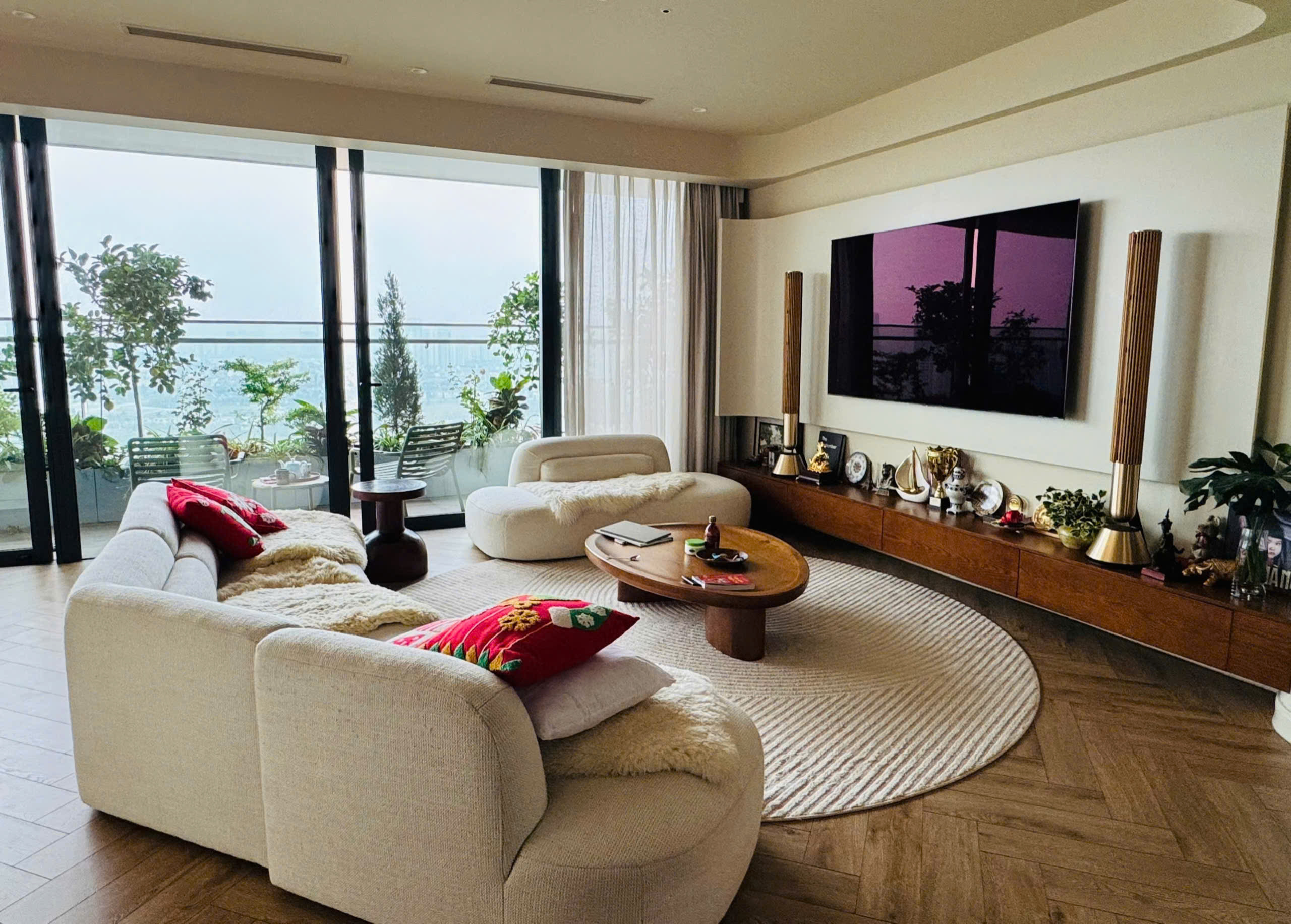Bán gấp căn 3PN Full nội thất đẹp nhất Sunshine Golden River – View công viên 65ha không bị che chắn. Giá 28 tỷ