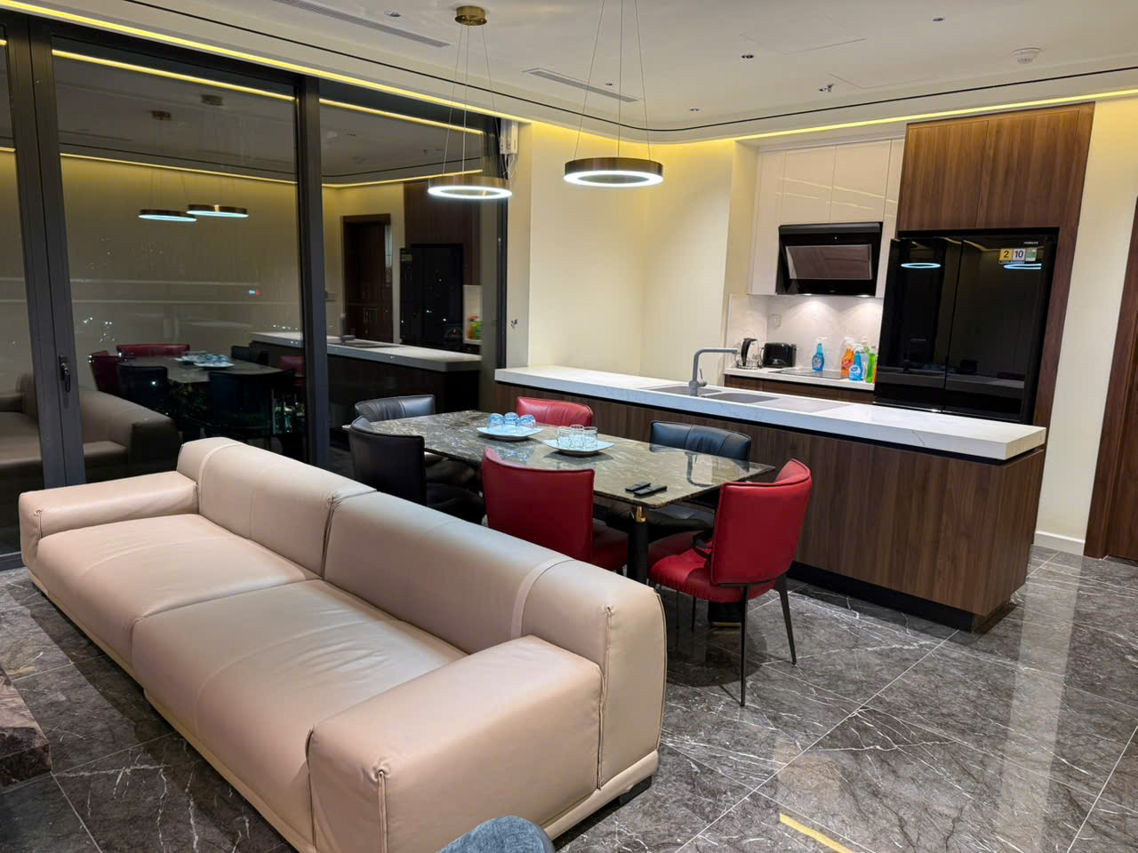 CHO THUÊ 3PN SUNSHINE GOLDEN RIVER – 141M²  VIEW CÔNG VIÊN  FULL NỘI THẤT  45 TRIỆU/THÁNG