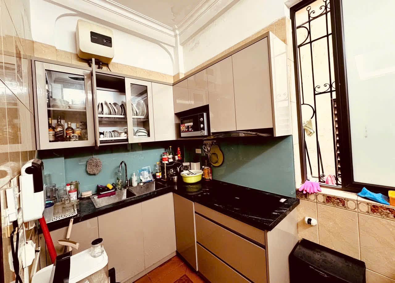 Bán nhà tầng 2 và tầng 3 mặt phố Hòe Nhai, 75m2, mặt tiền 5.7m, 9.8 tỉ, nhà đẹp ở ngay