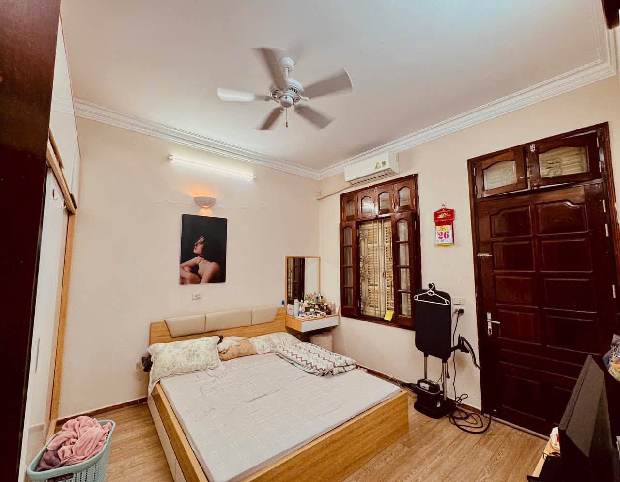 Bán nhà tầng 2 và tầng 3 mặt phố Hòe Nhai, 75m2, mặt tiền 5.7m, 9.8 tỉ, nhà đẹp ở ngay