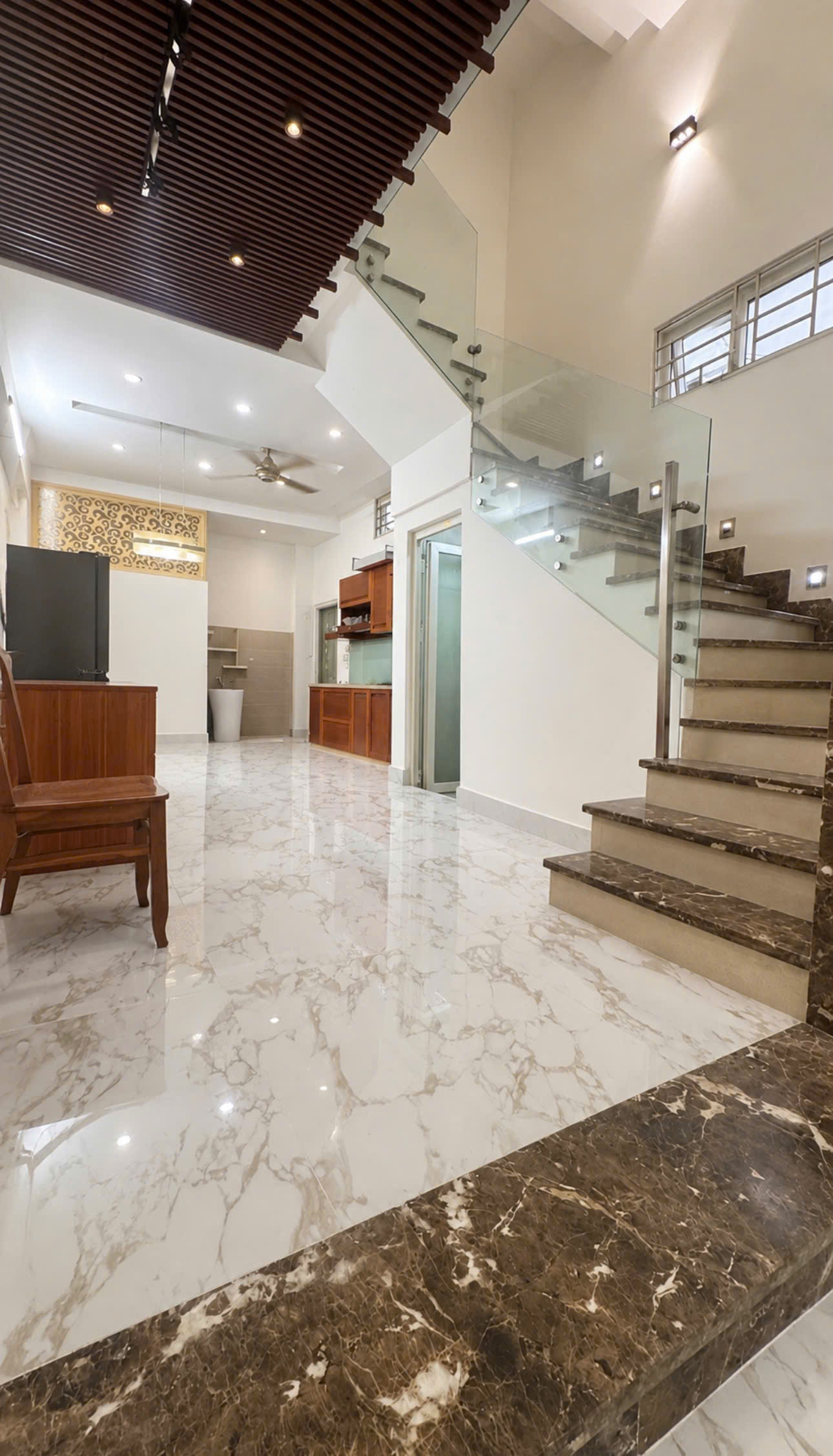 CĂN GÓC 2 MẶT TIỀN - HẺM 6M GẦN VÒNG XOAY LÝ THƯỜNG KIỆT - LẠC LONG QUÂN - 4 TẦNG - 71M²