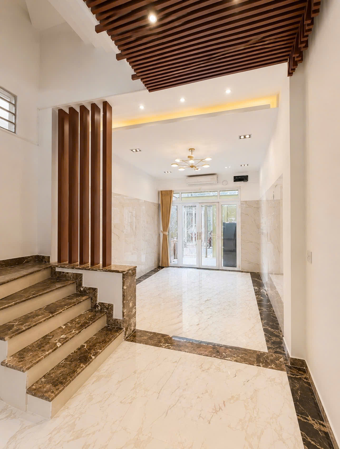 CĂN GÓC 2 MẶT TIỀN - HẺM 6M GẦN VÒNG XOAY LÝ THƯỜNG KIỆT - LẠC LONG QUÂN - 4 TẦNG - 71M²-3