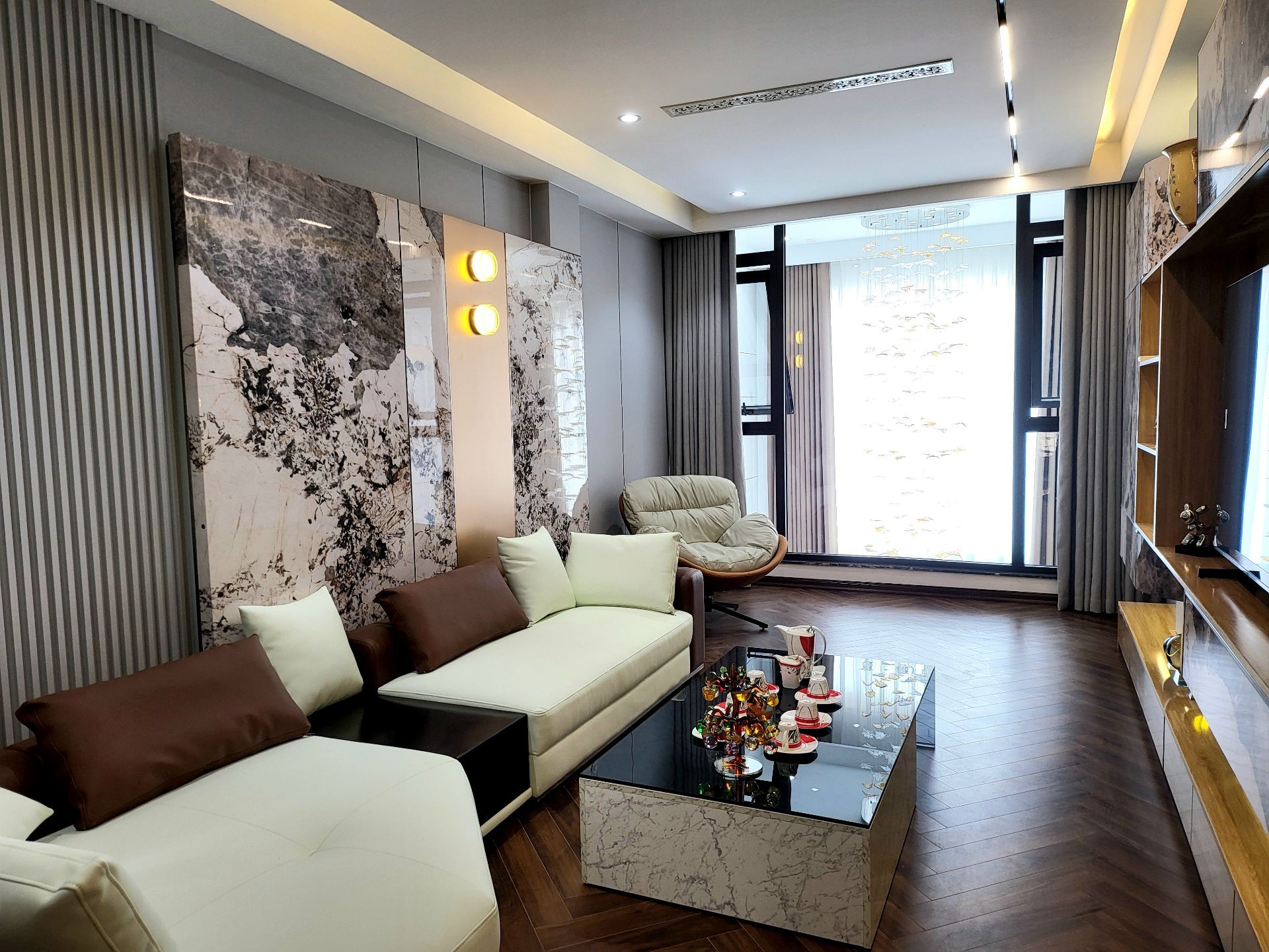 BÁN NHÀ PHÚC ĐỒNG 50M2- 8 Tầng THANG MÁY- VỈA HÈ- Ô TÔ TRÁNH- 18.2 Tỷ