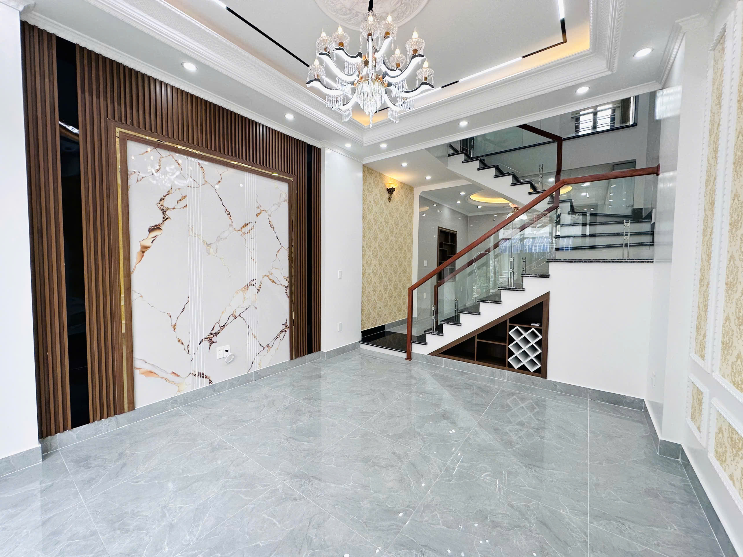 Nhà đẹp 4 tầng tái định cư Vinhomes( chợ hoa quả) Hồng Bàng gần công viên