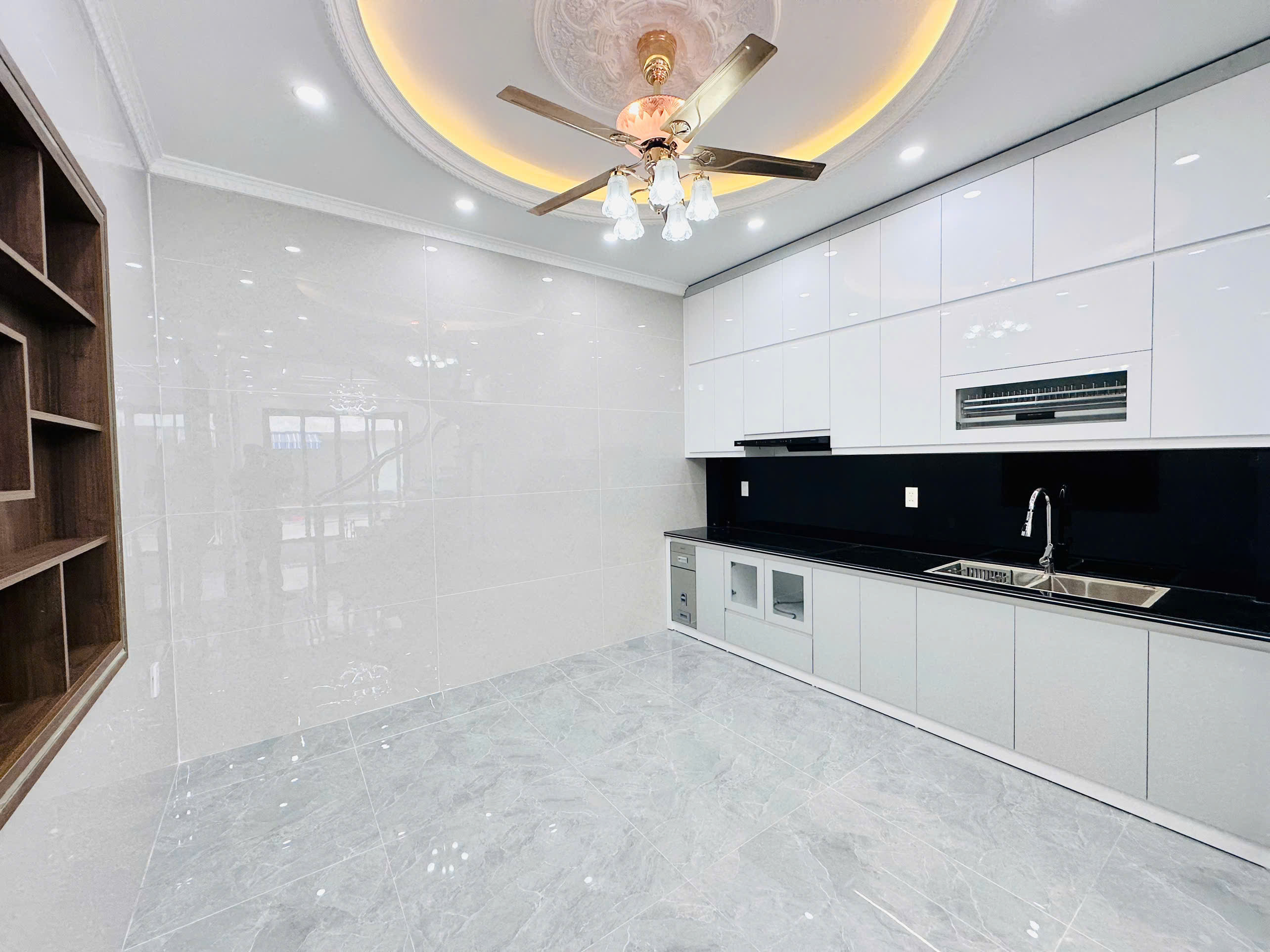 Nhà đẹp 4 tầng tái định cư Vinhomes( chợ hoa quả) Hồng Bàng gần công viên
