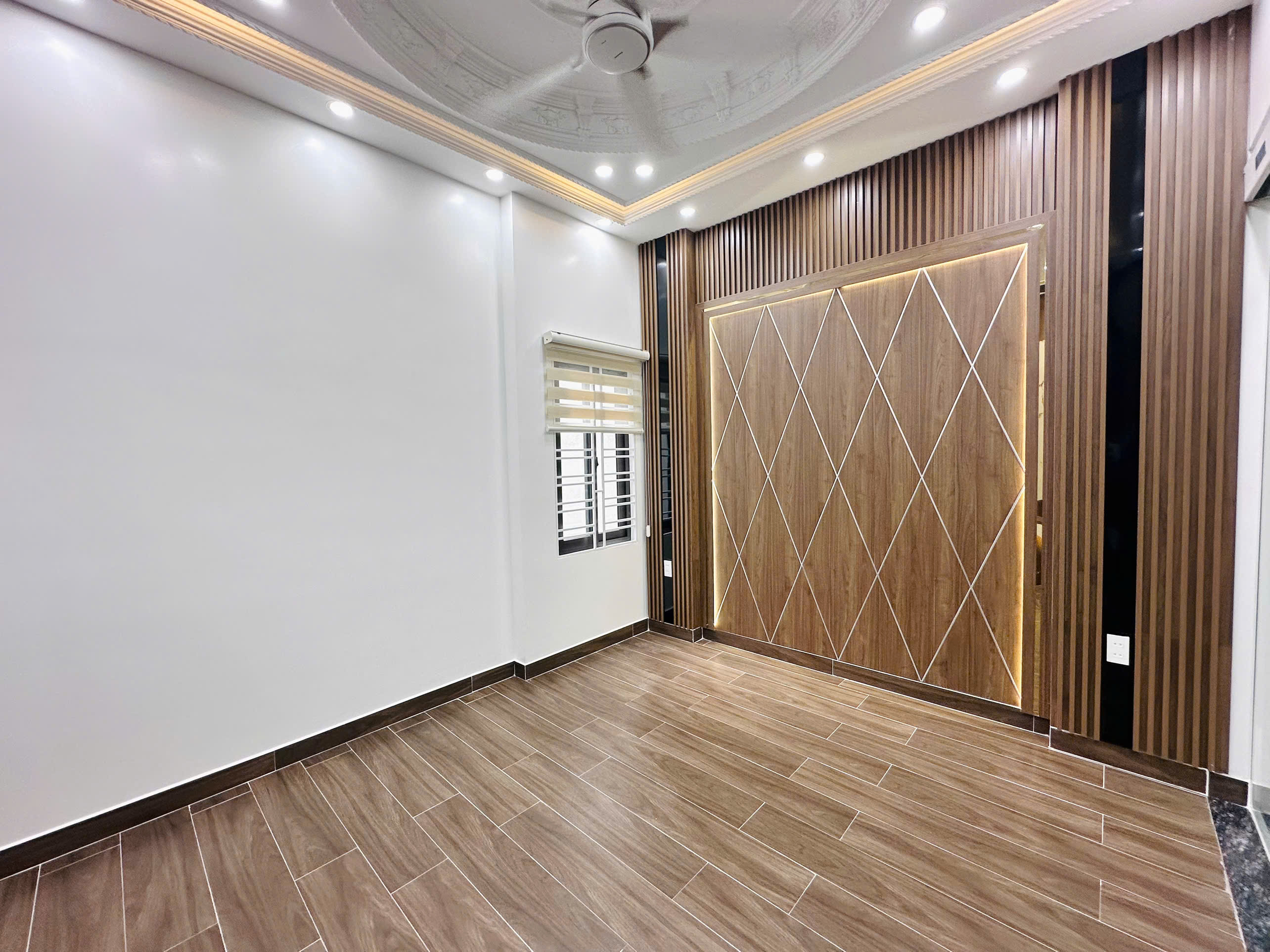 Nhà đẹp 4 tầng tái định cư Vinhomes( chợ hoa quả) Hồng Bàng gần công viên-3