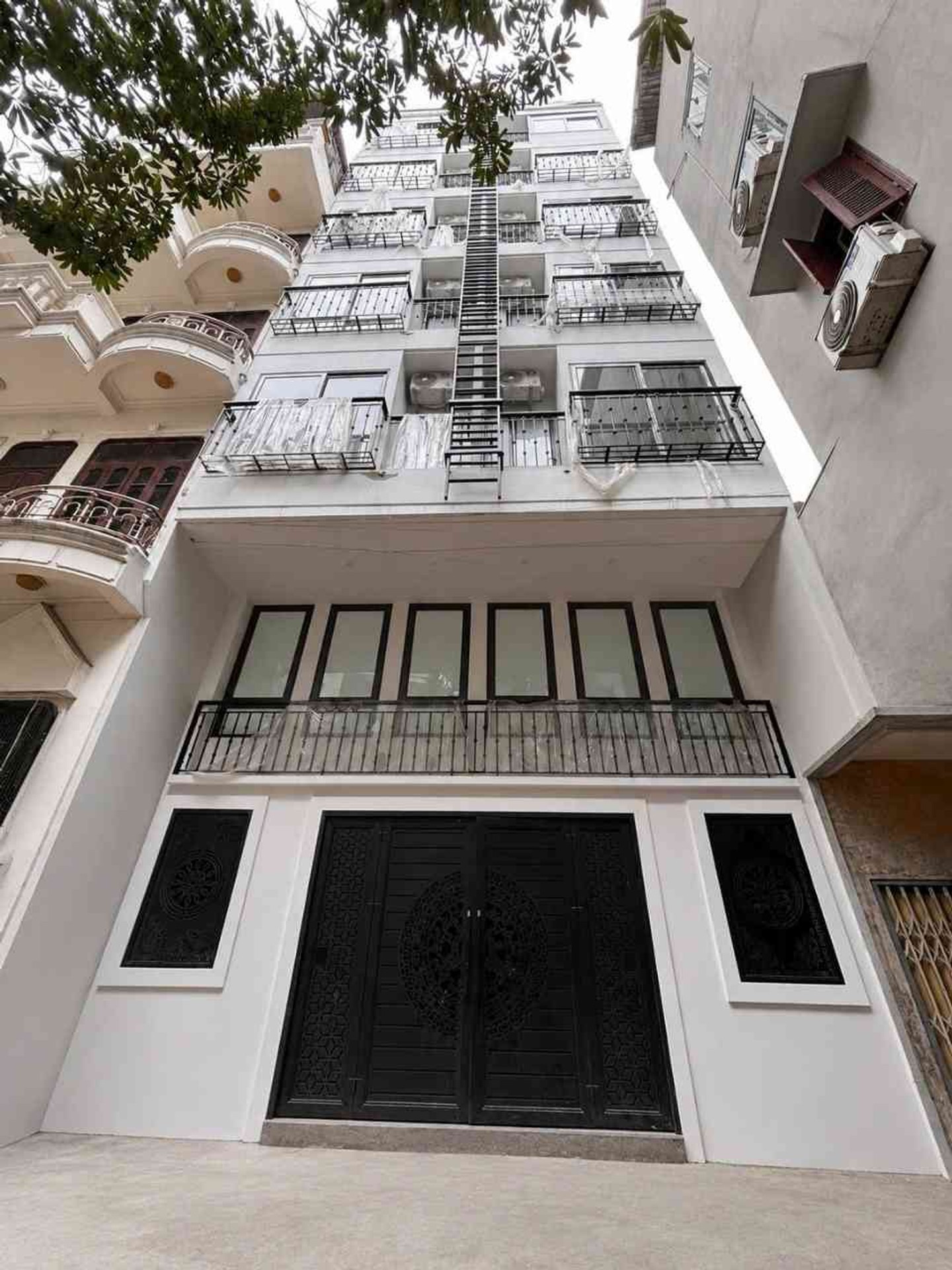 Căn hộ cho thuê Bồ Đề 120m2, 8 tầng thang máy, 25 phòng khép kín cho thuê doanh thu khai tác 150tr/th ngay gần cầu Chương Dương